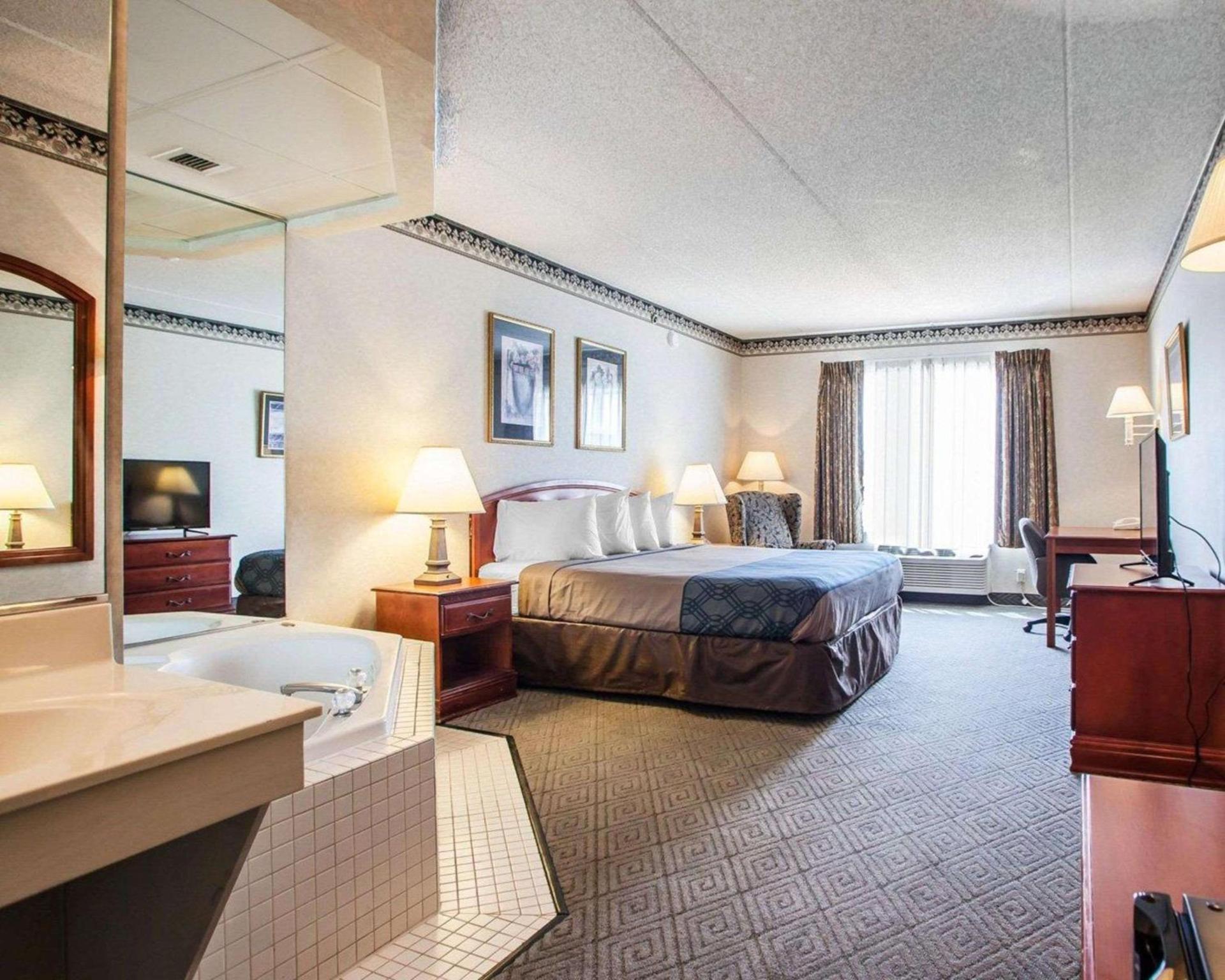 Rodeway Inn & Suites Milwaukee Airport photo 14