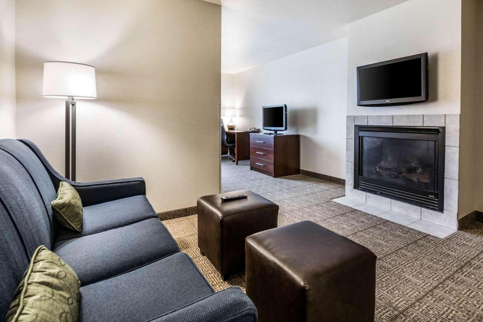 Comfort Suites at Par 4 Resort photo 28