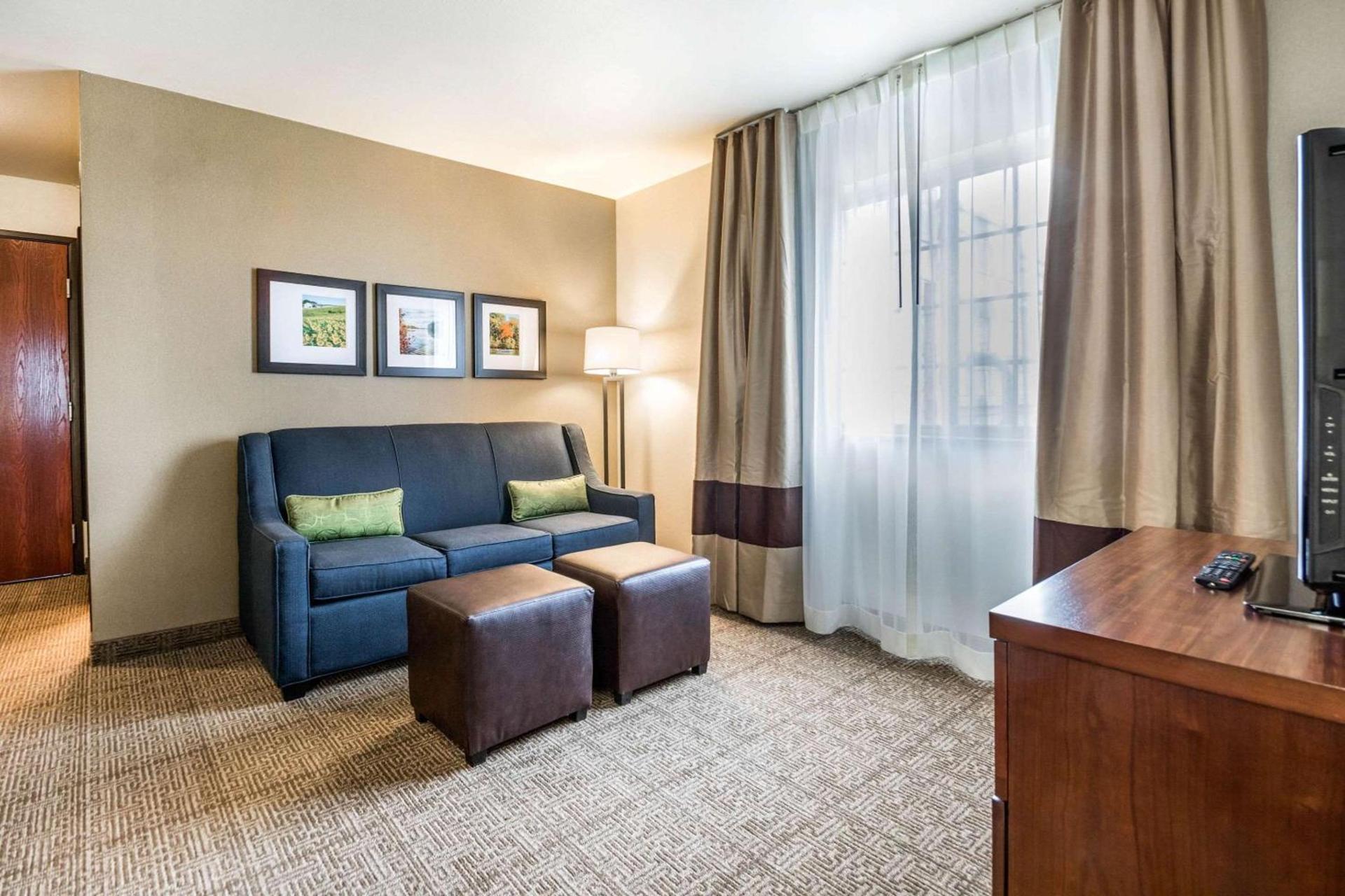 Comfort Suites at Par 4 Resort photo 20