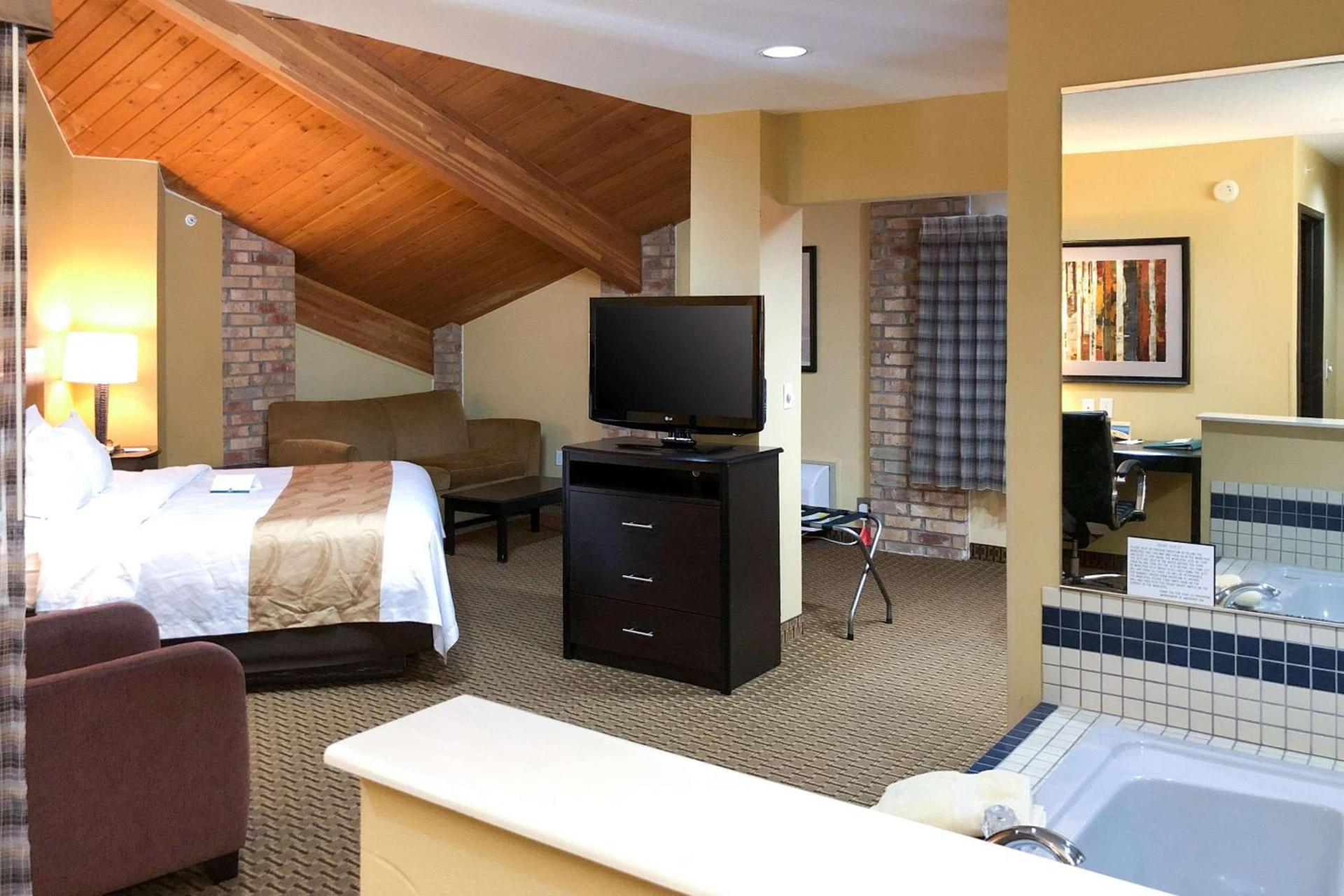 Quality Inn & Suites Sun Prairie Madison East photo 9