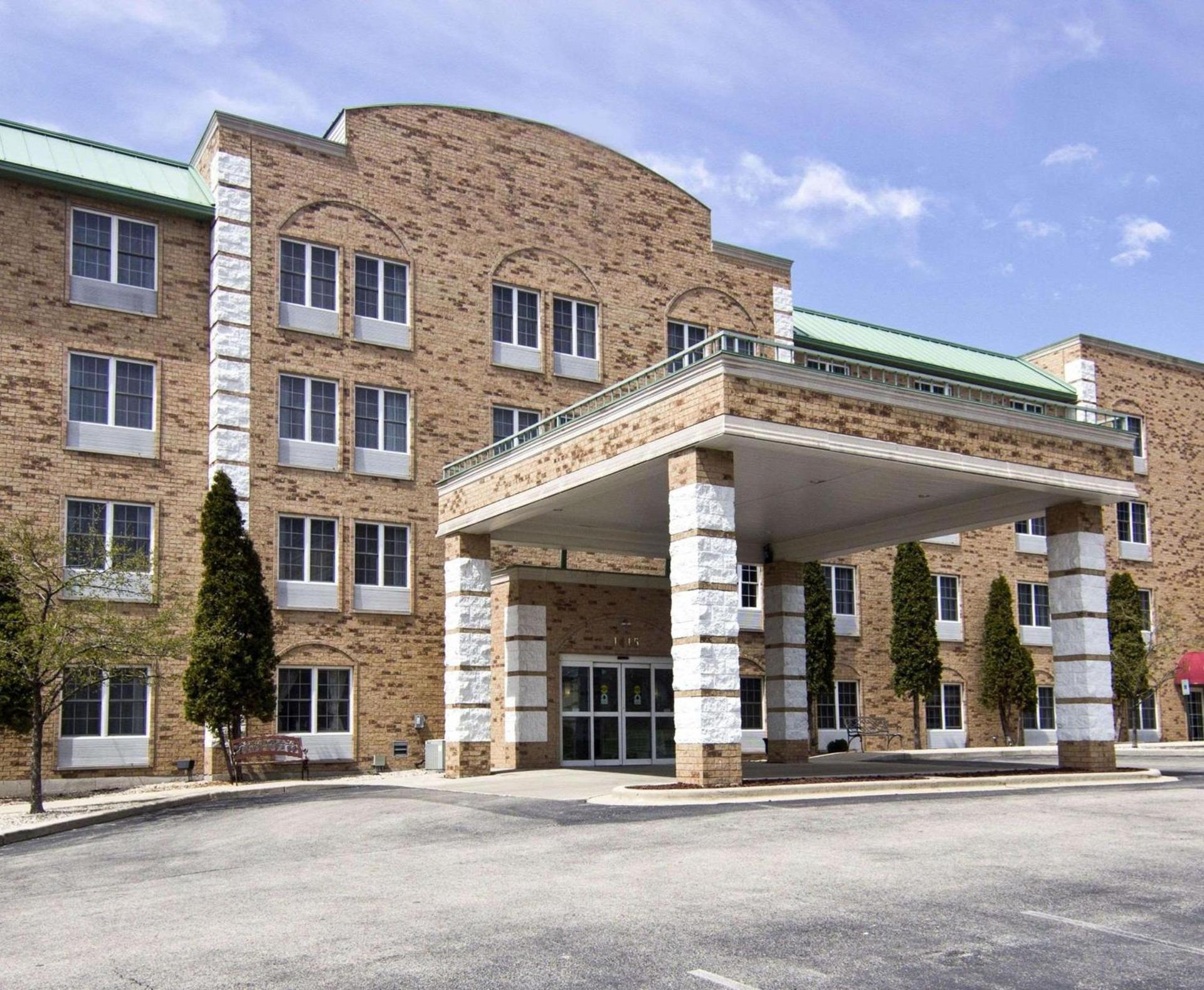 Comfort Inn & Suites Grafton-Cedarburg photo 2
