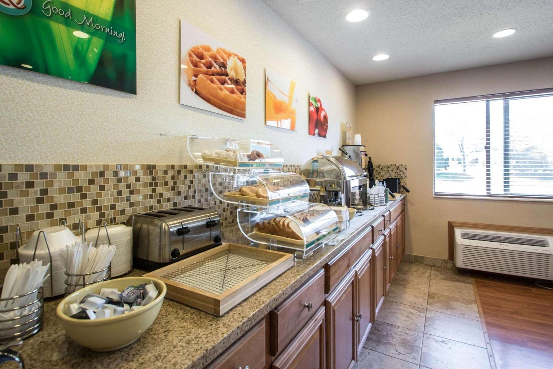 Quality Inn & Suites Sun Prairie Madison East photo 4