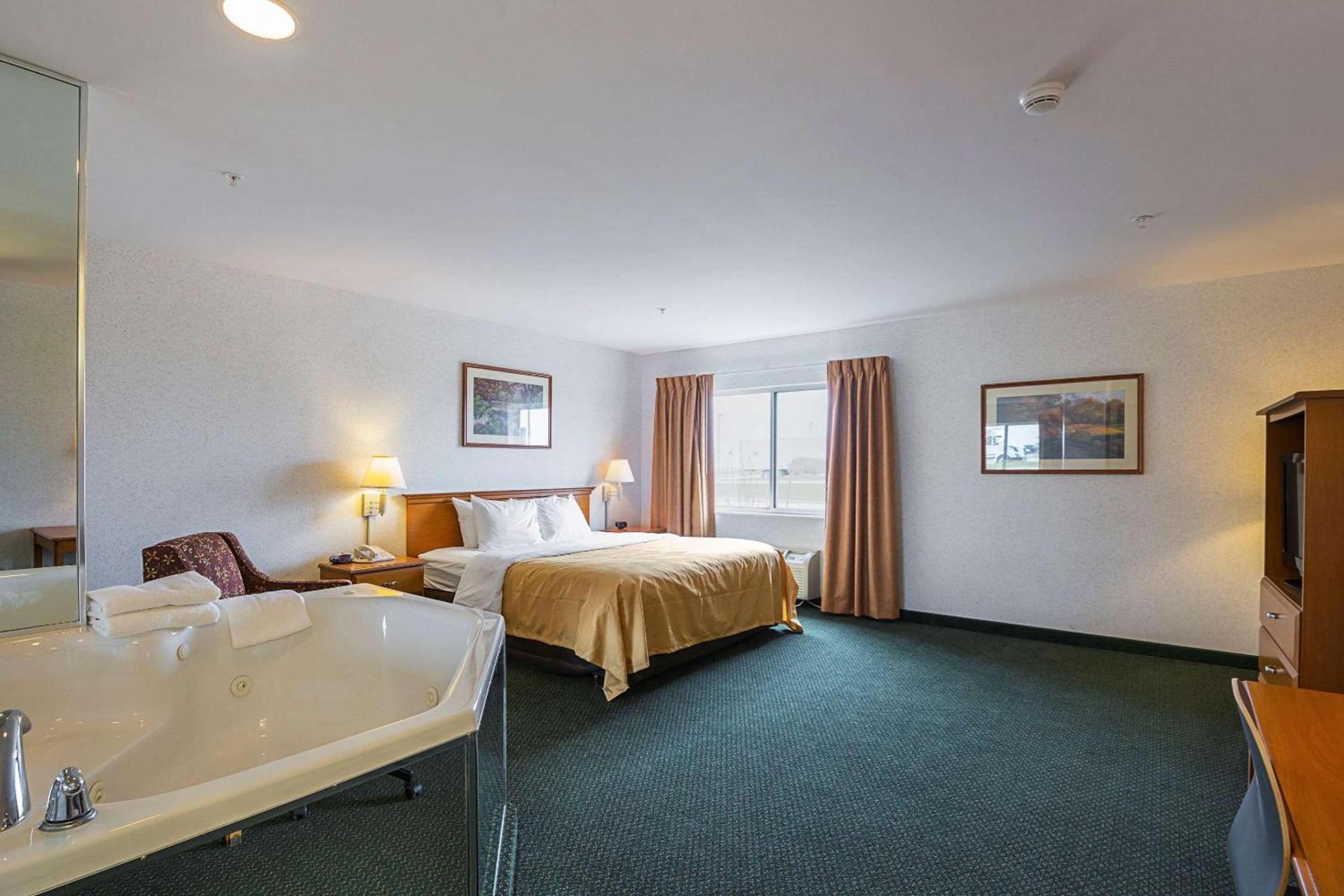 Quality Inn & Suites Belmont - Platteville photo 17