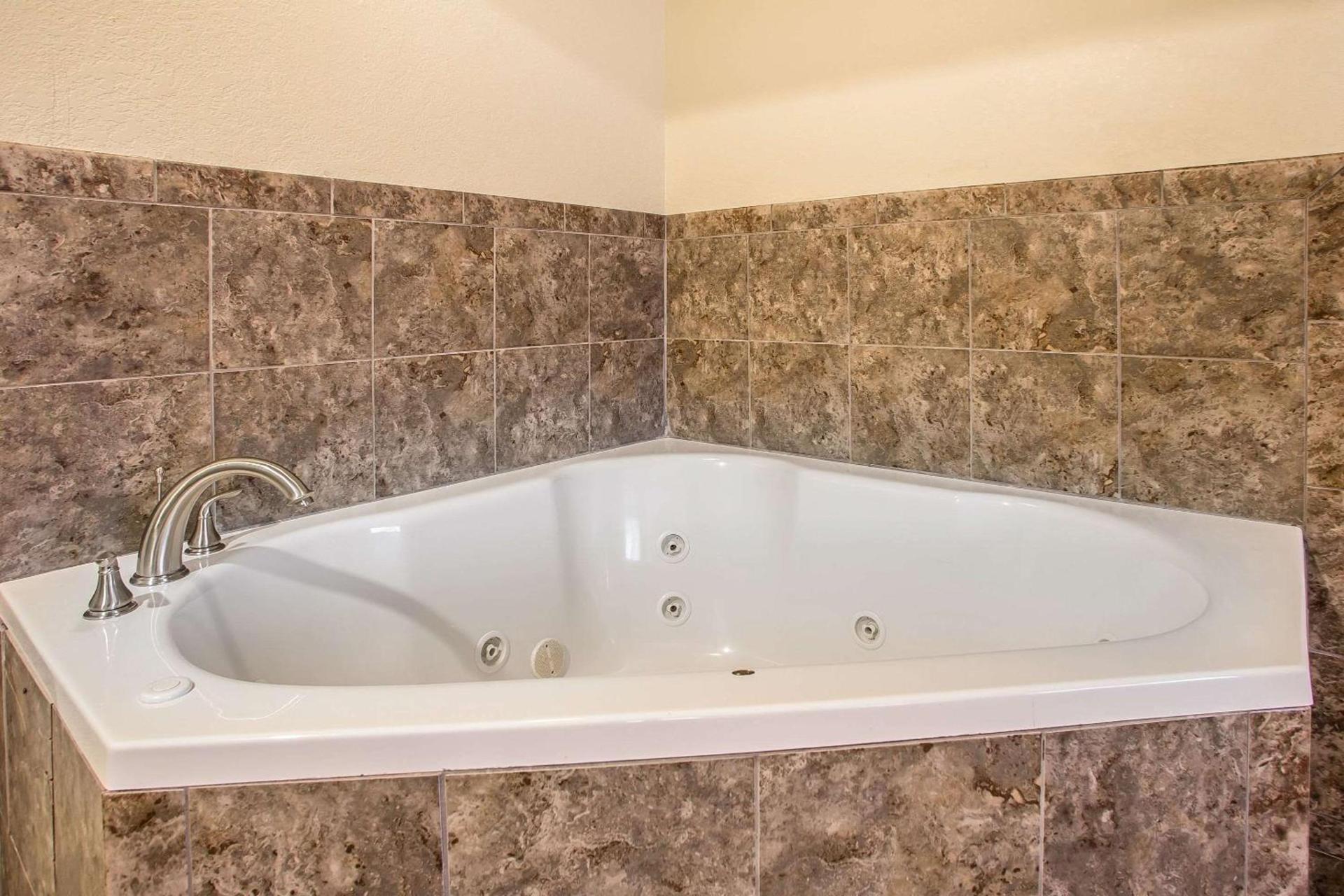 Quality Inn & Suites Marinette photo 38