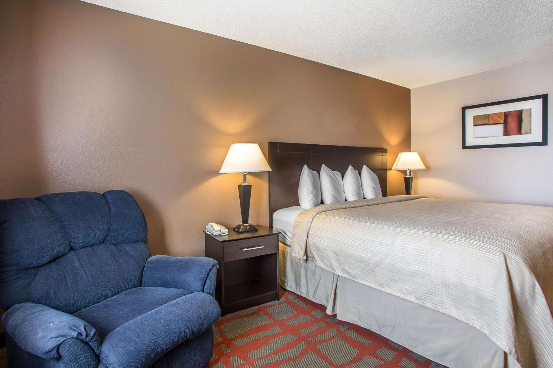 Quality Inn & Suites West Bend photo 16