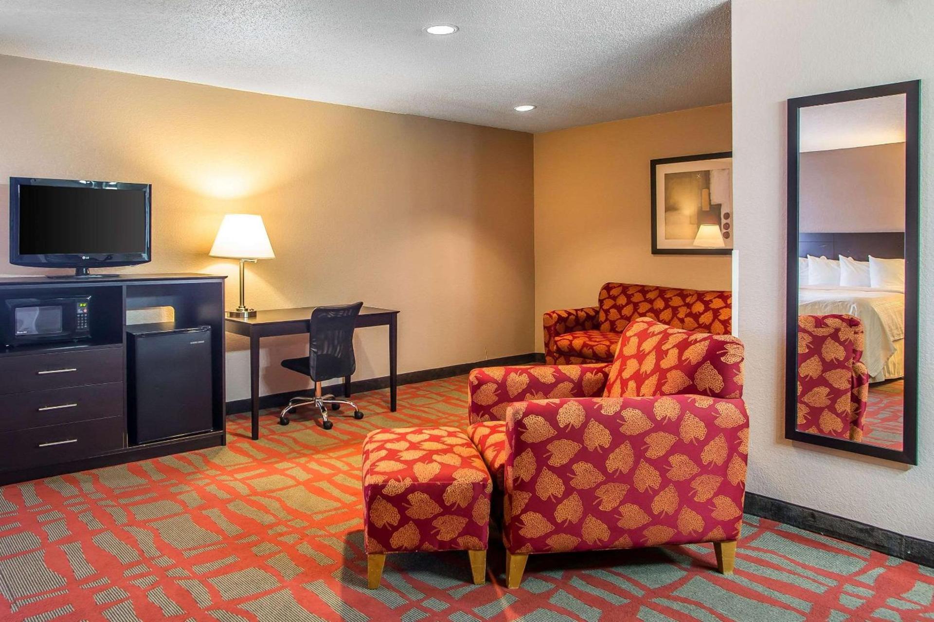 Quality Inn & Suites West Bend photo 17