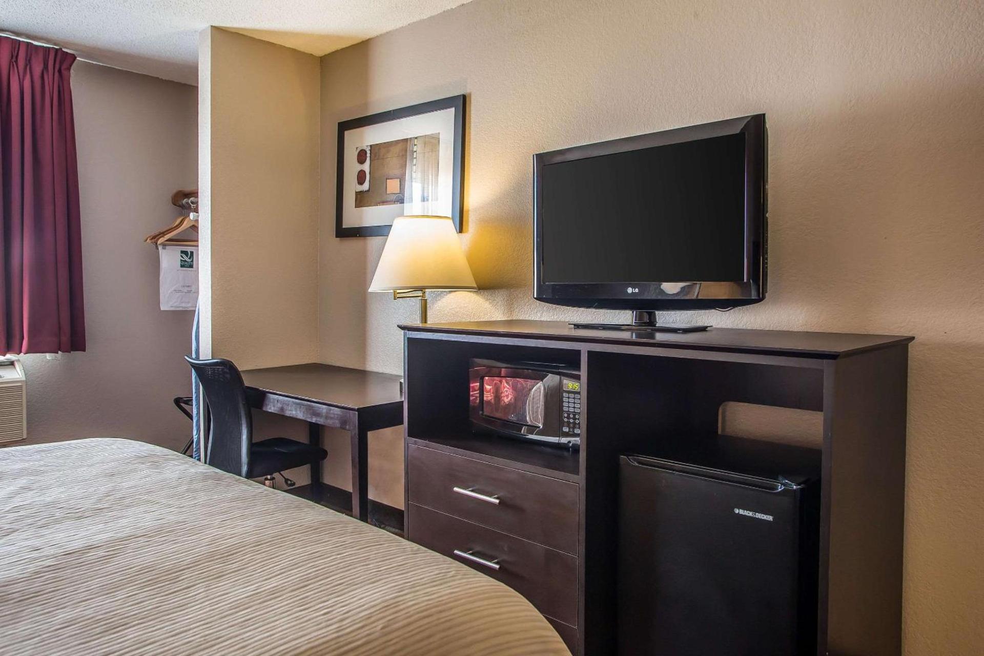 Quality Inn & Suites West Bend photo 18