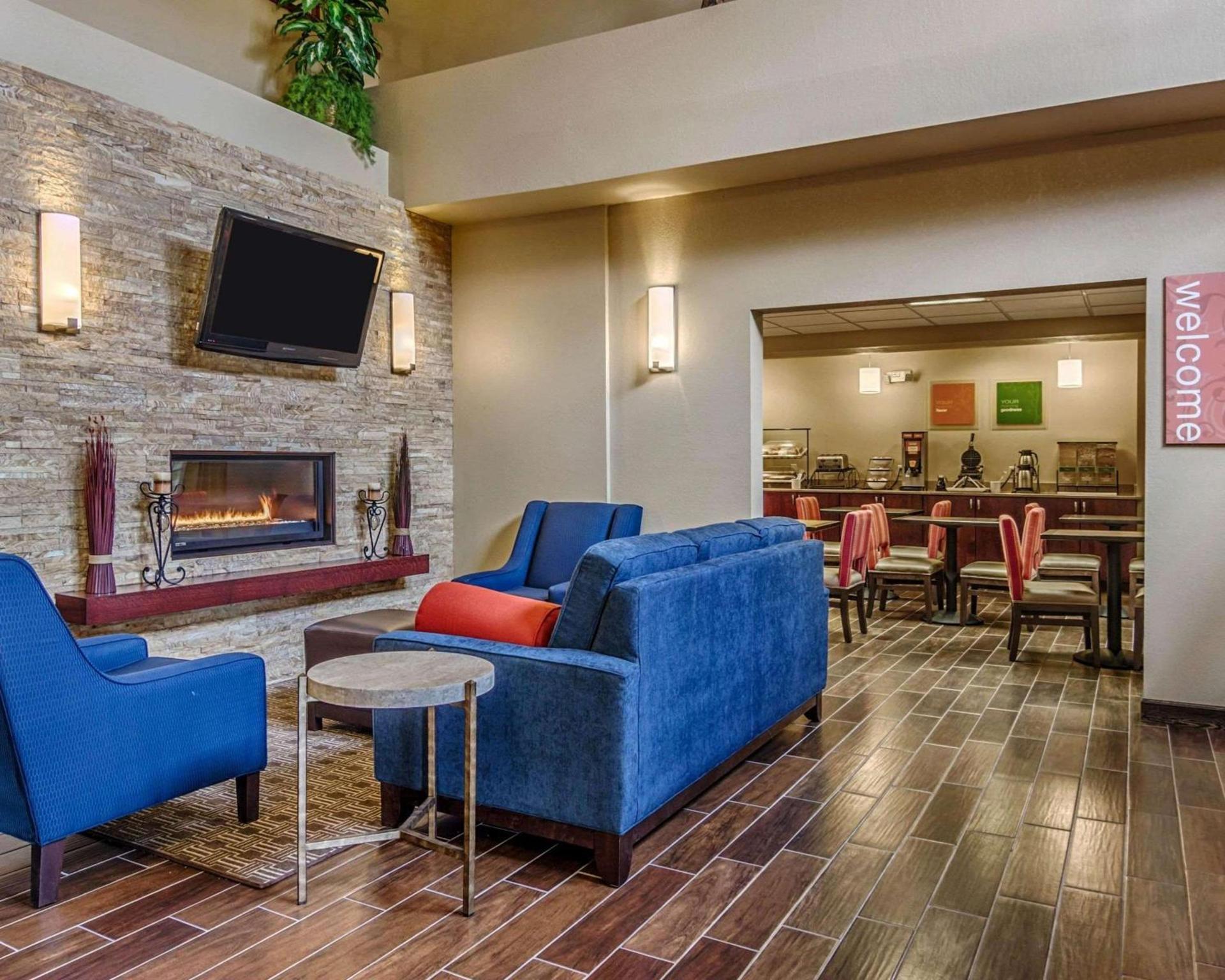 Comfort Inn & Suites Grafton-Cedarburg photo 5