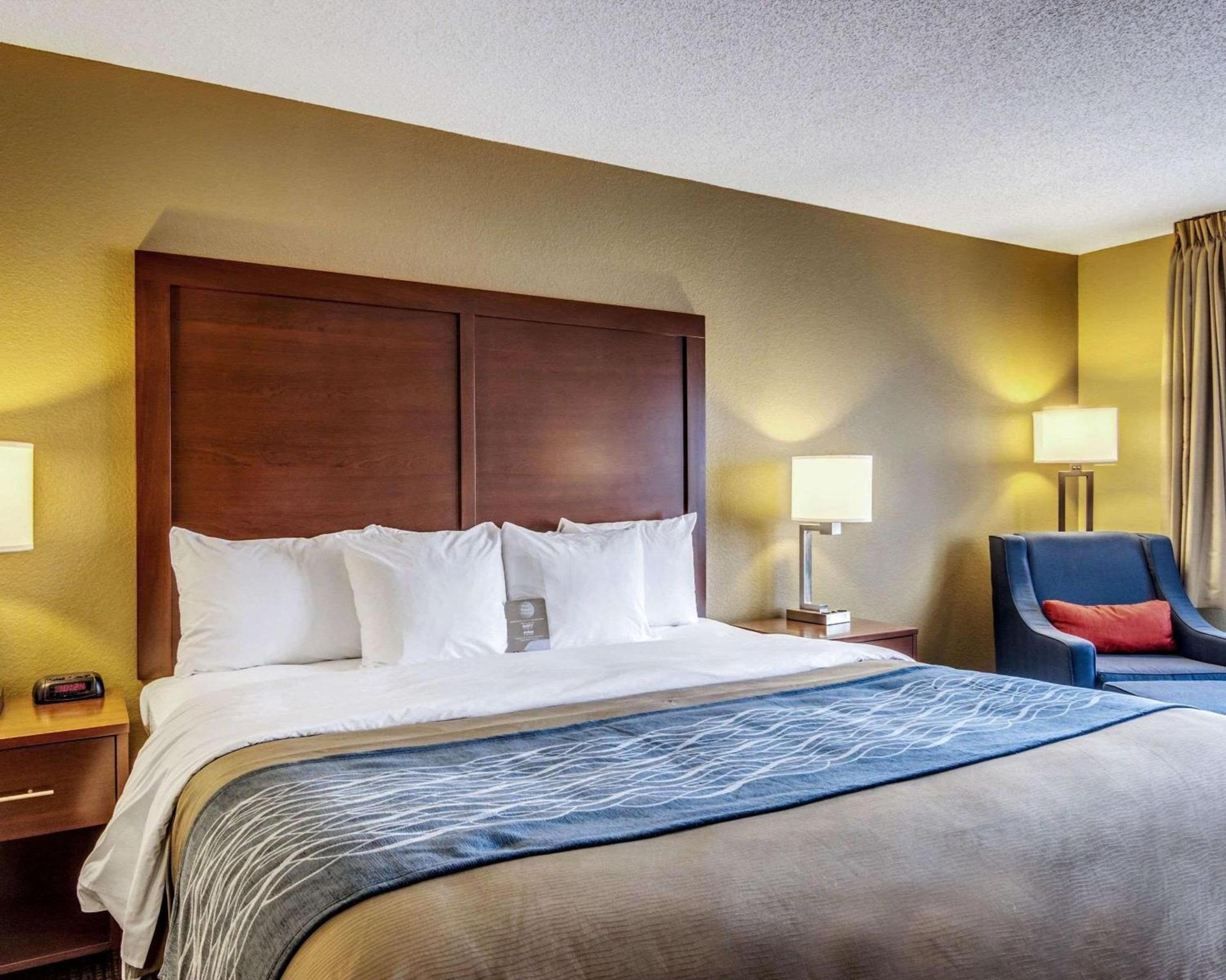 Comfort Inn & Suites Grafton-Cedarburg photo 12