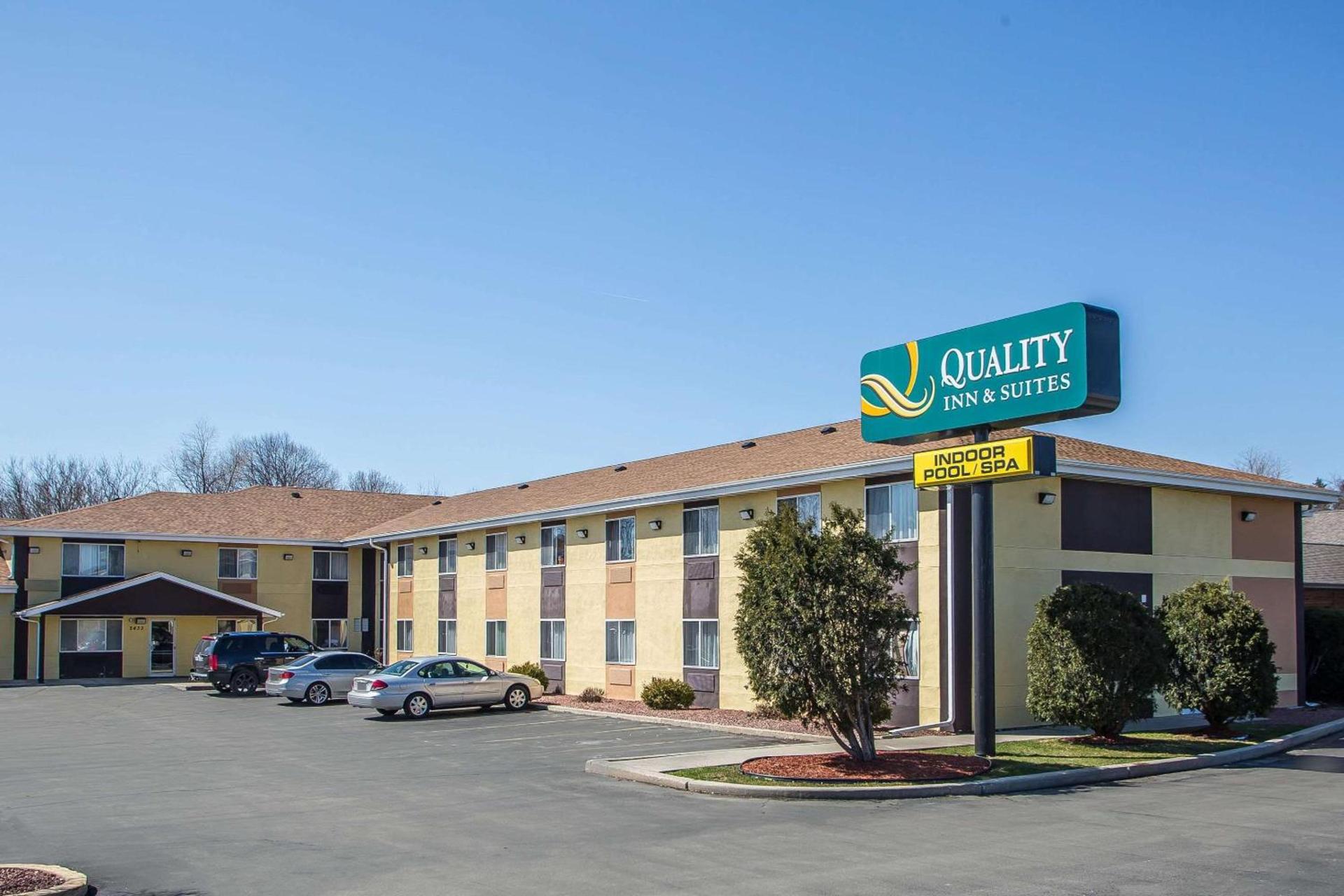 Quality Inn & Suites West Bend photo 2