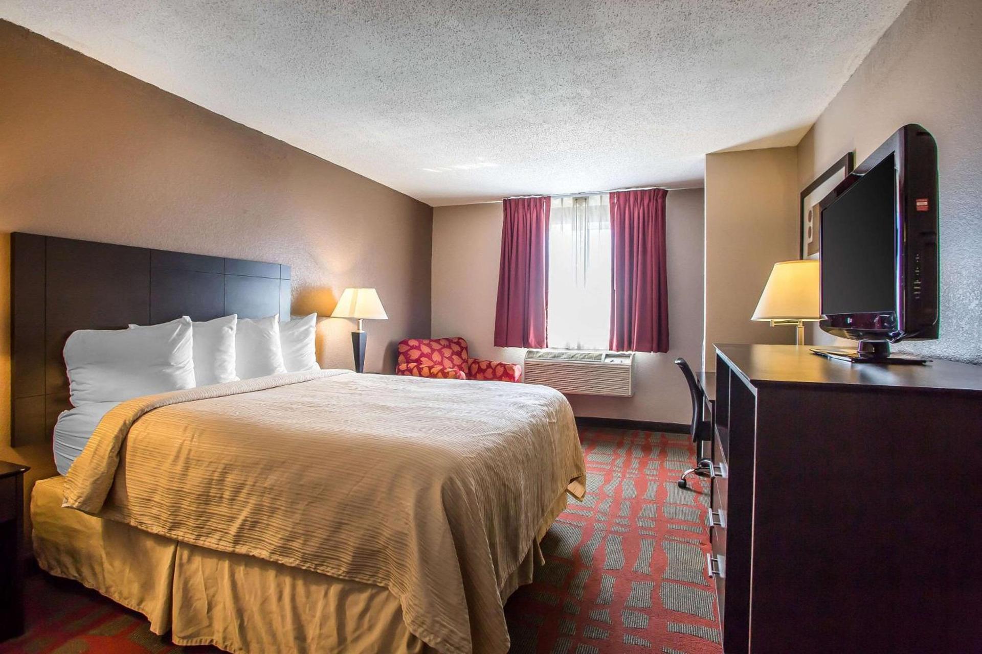 Quality Inn & Suites West Bend photo 21