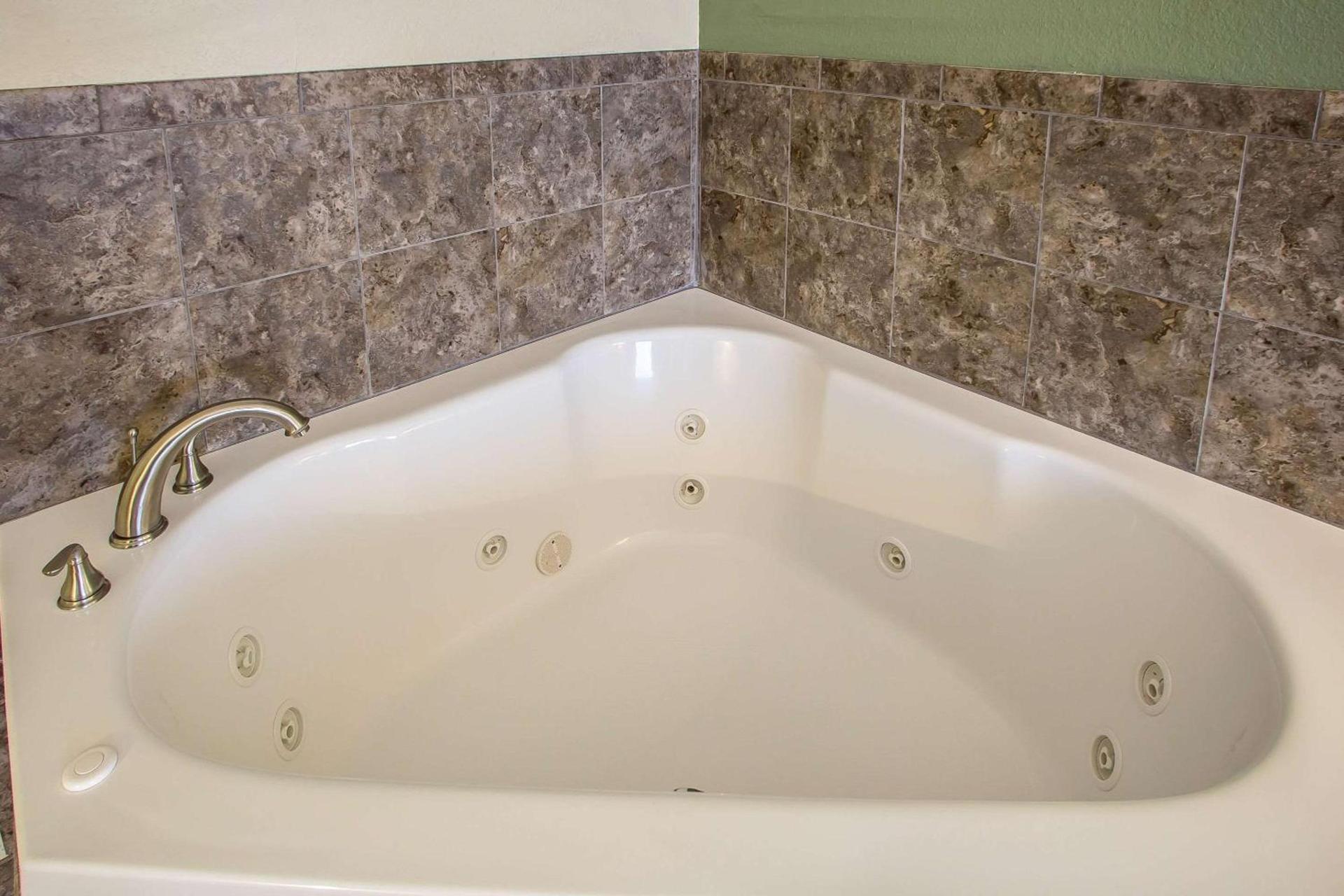 Quality Inn & Suites Marinette photo 20