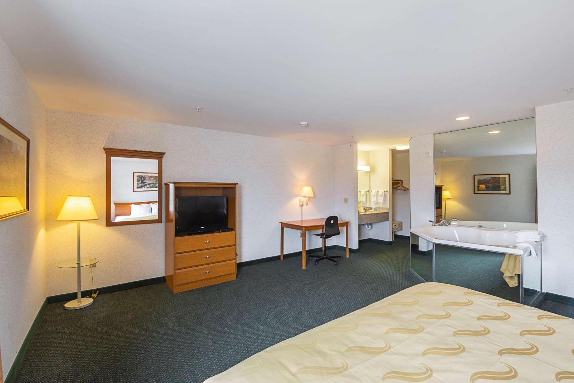 Quality Inn & Suites Belmont - Platteville photo 19
