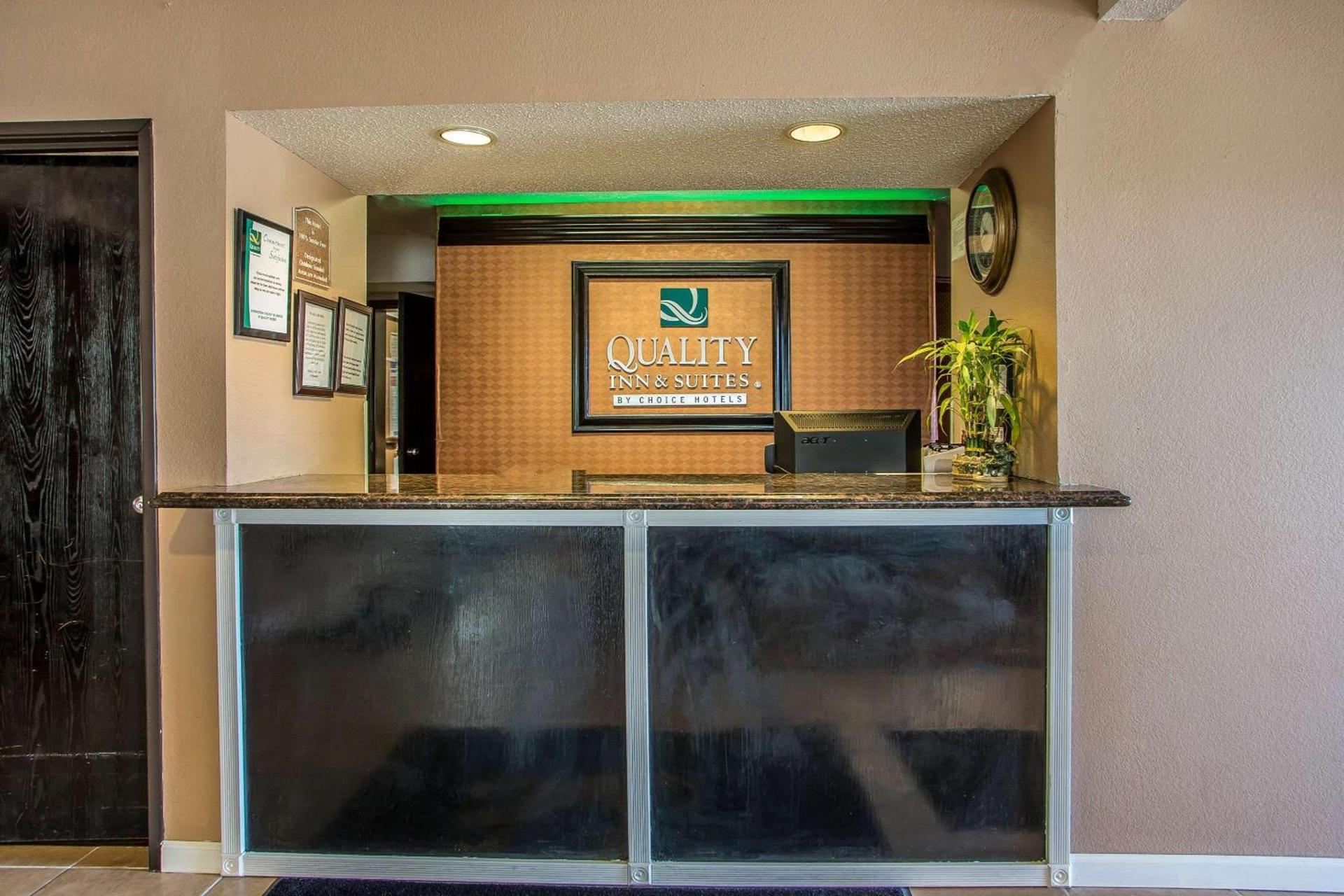 Quality Inn & Suites West Bend photo 22