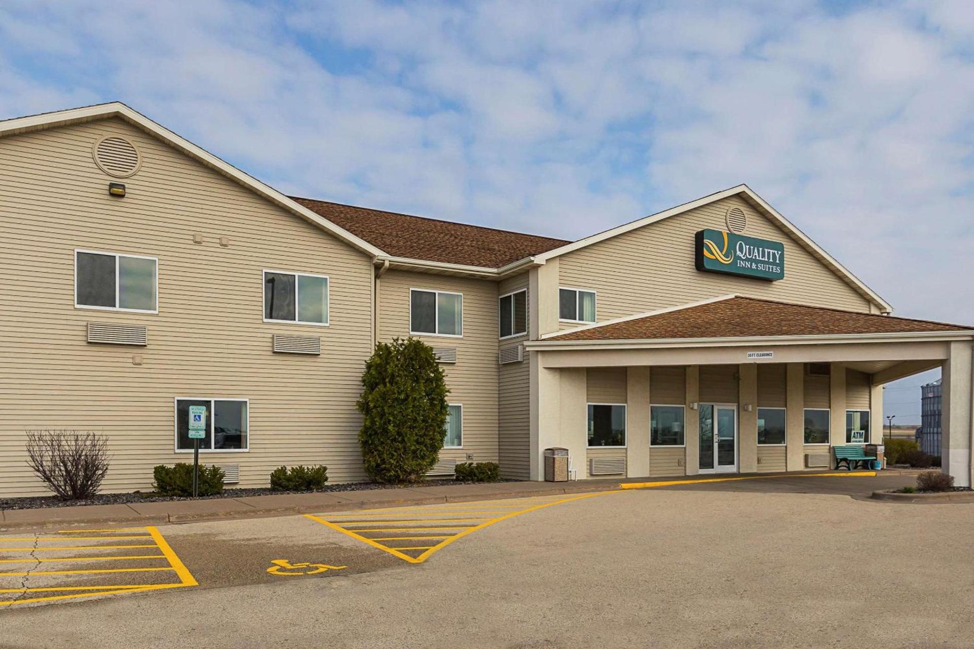 Quality Inn & Suites Belmont - Platteville photo 2