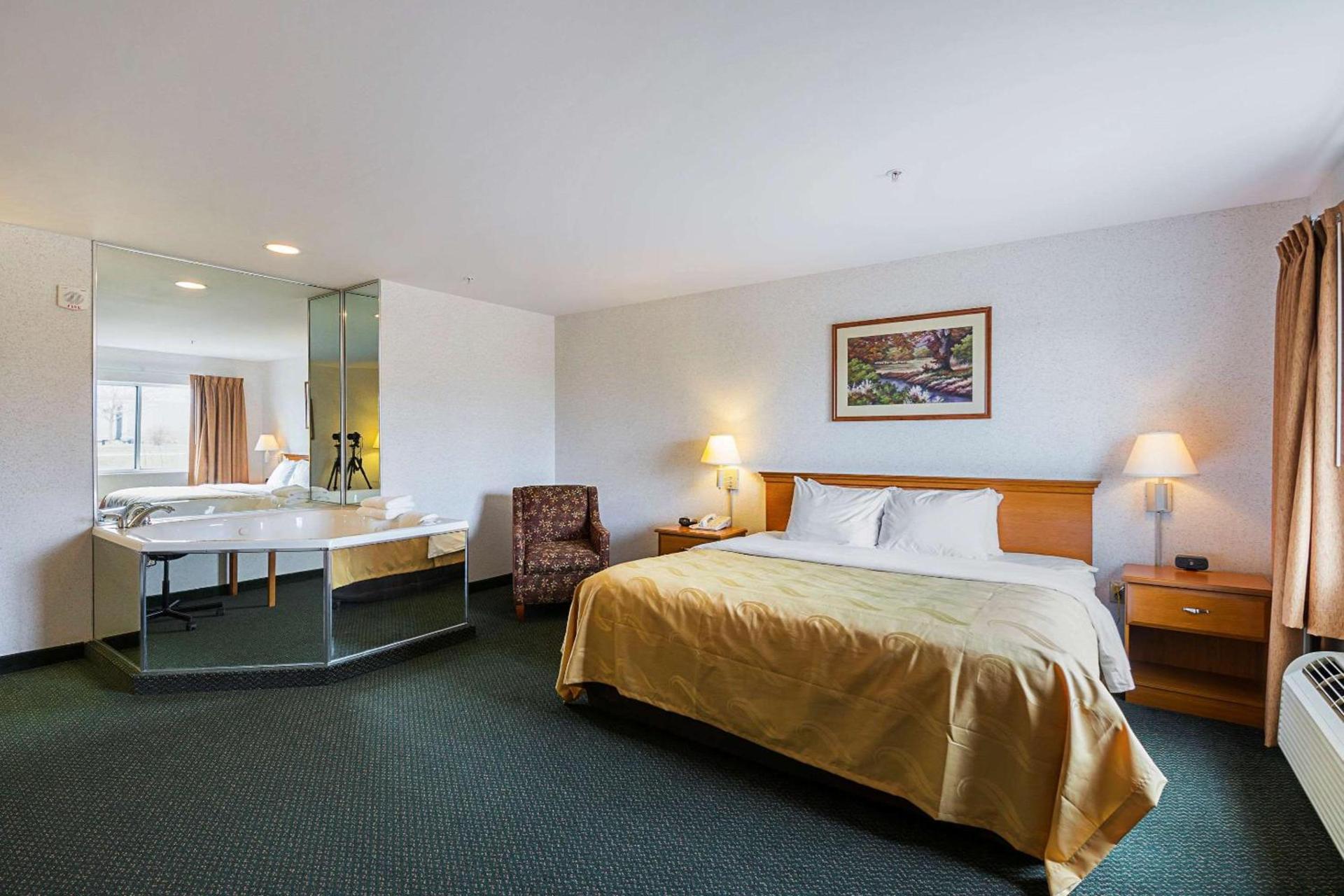 Quality Inn & Suites Belmont - Platteville photo 18