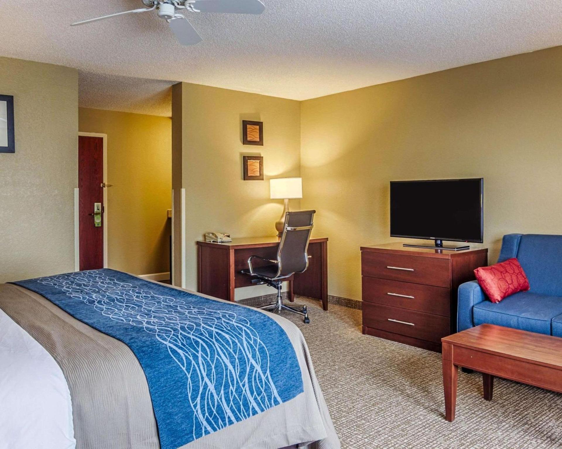 Comfort Inn & Suites Grafton-Cedarburg photo 15