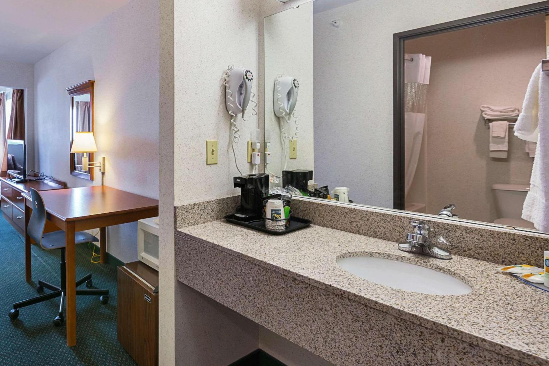Quality Inn & Suites Belmont - Platteville photo 16