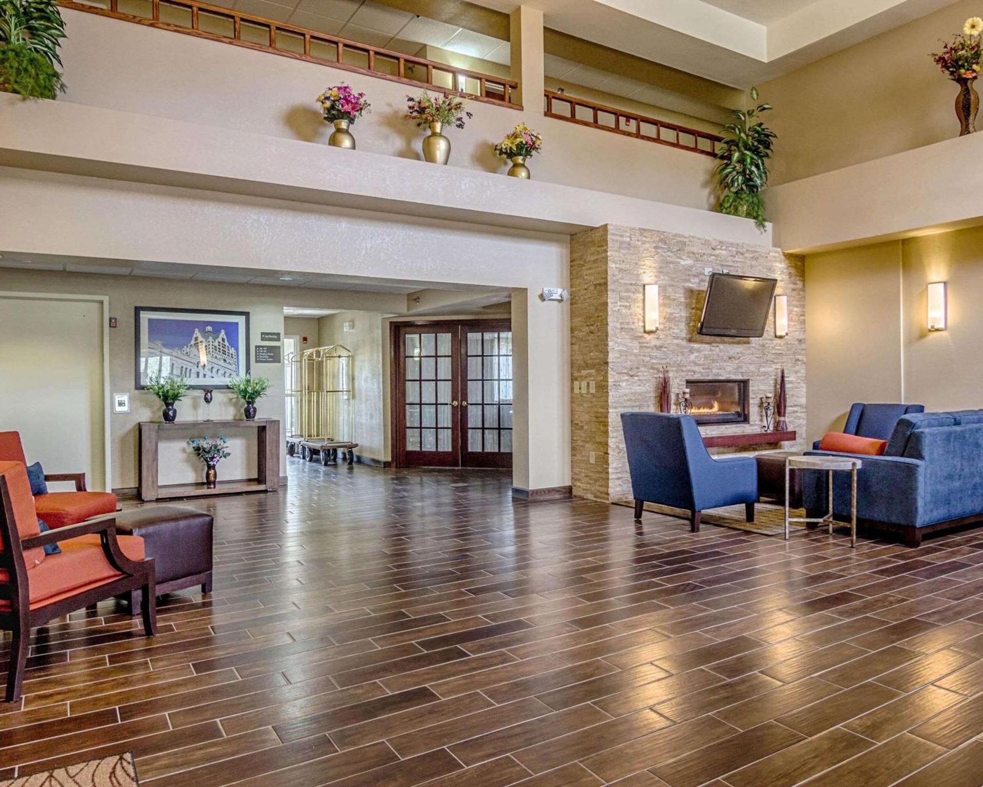 Comfort Inn & Suites Grafton-Cedarburg photo 4