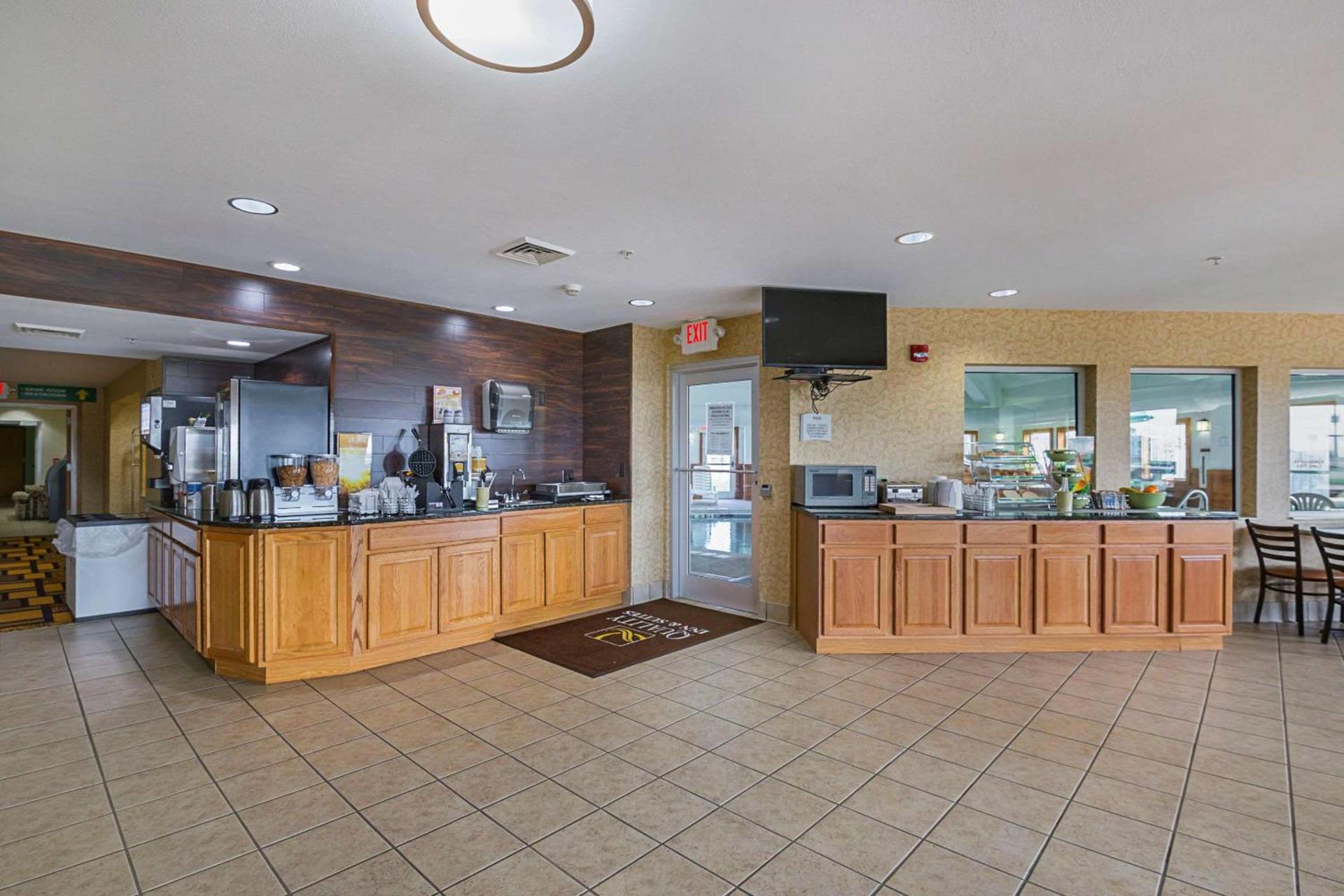 Quality Inn & Suites Belmont - Platteville photo 25