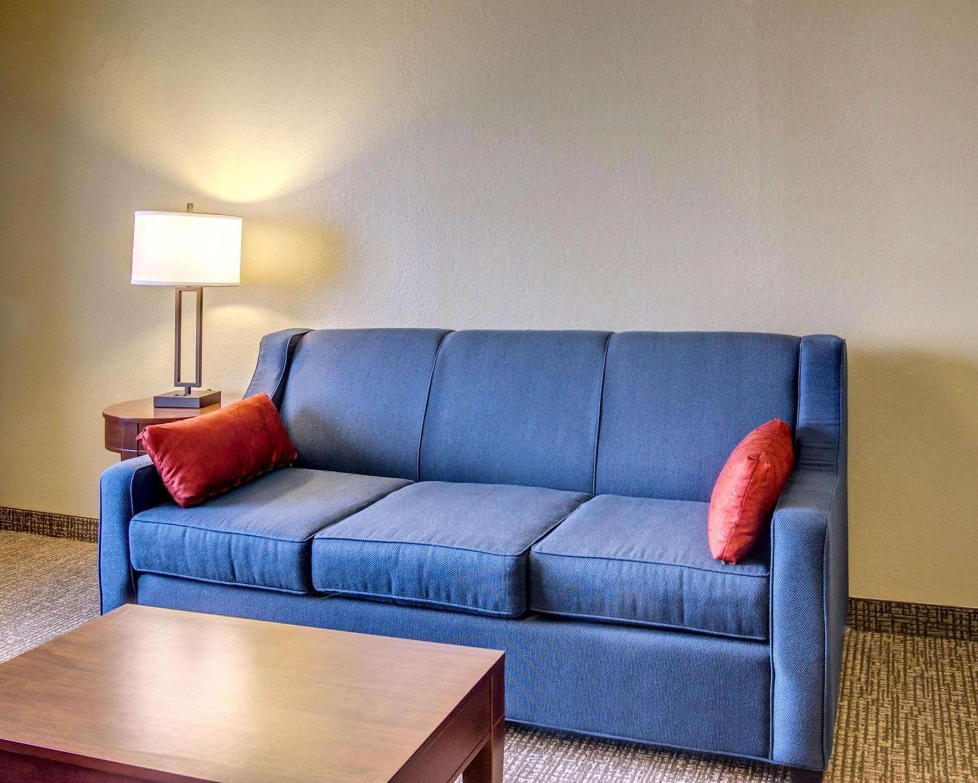 Comfort Inn & Suites Grafton-Cedarburg photo 14
