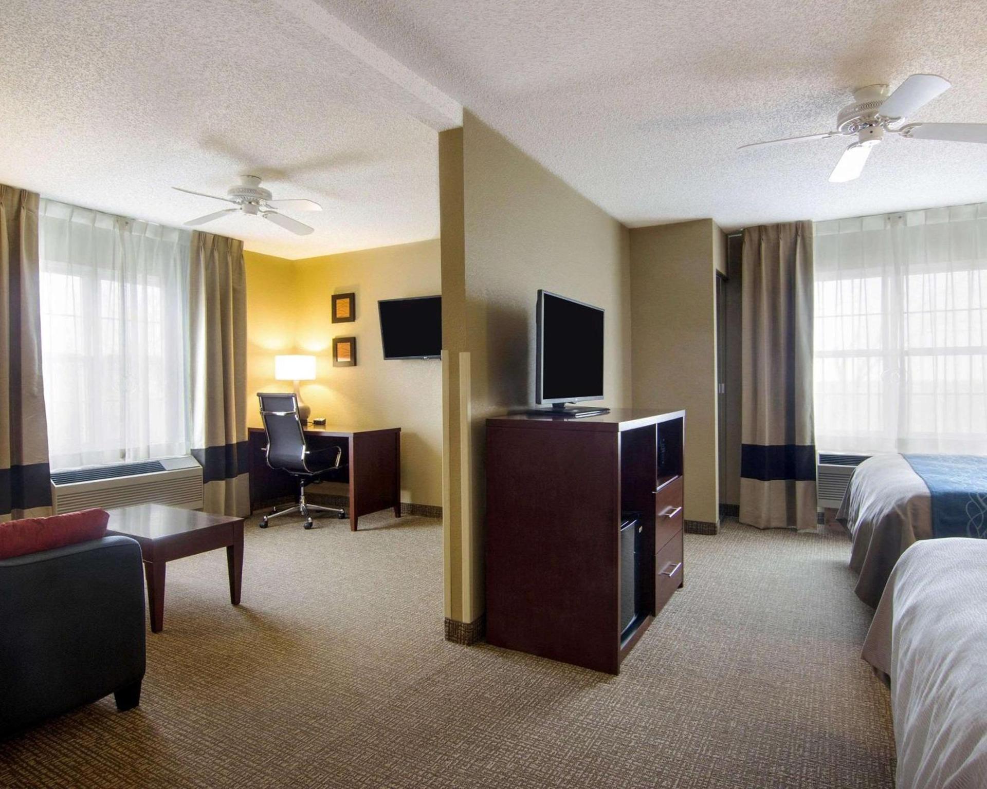 Comfort Inn & Suites Grafton-Cedarburg photo 13