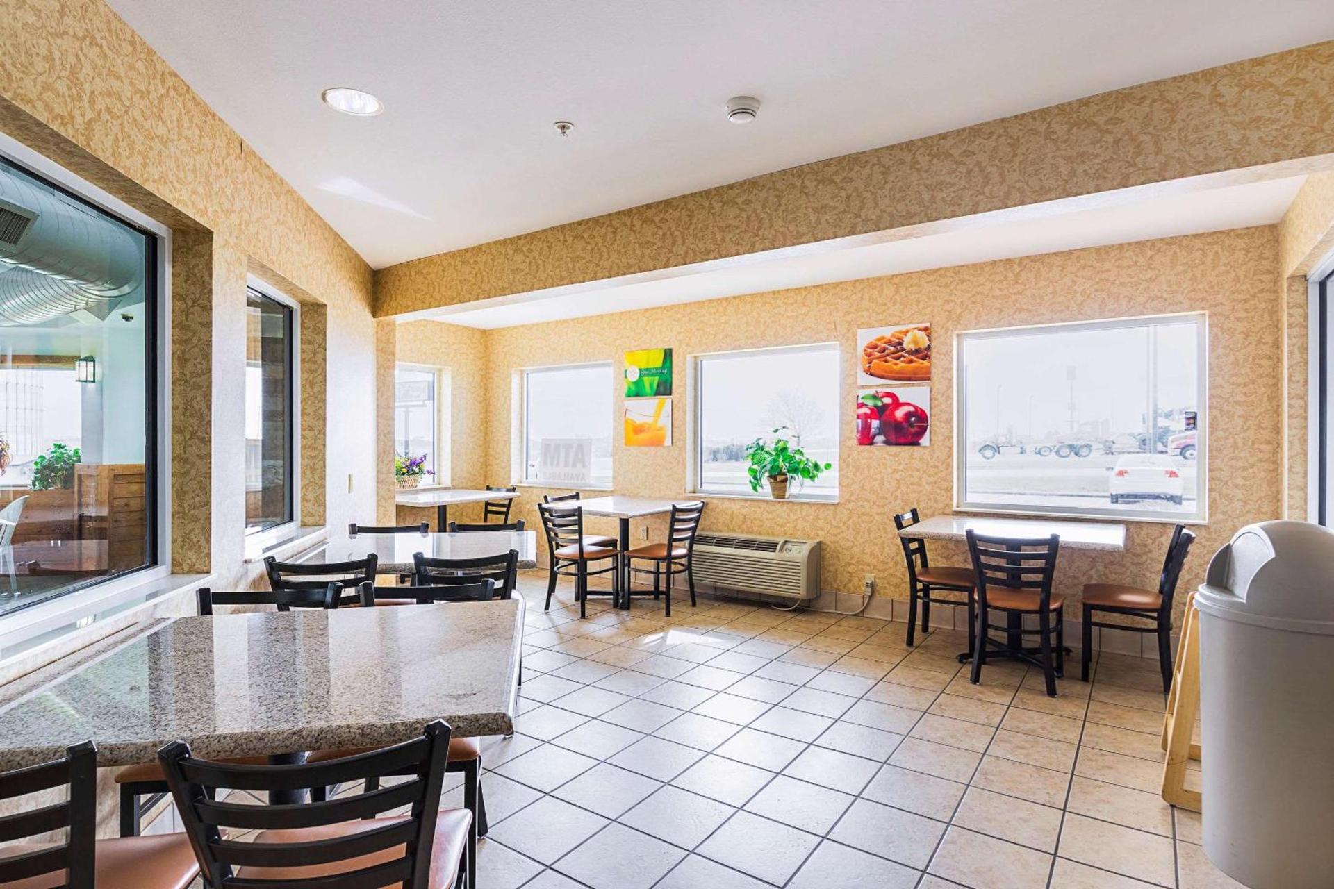 Quality Inn & Suites Belmont - Platteville photo 27