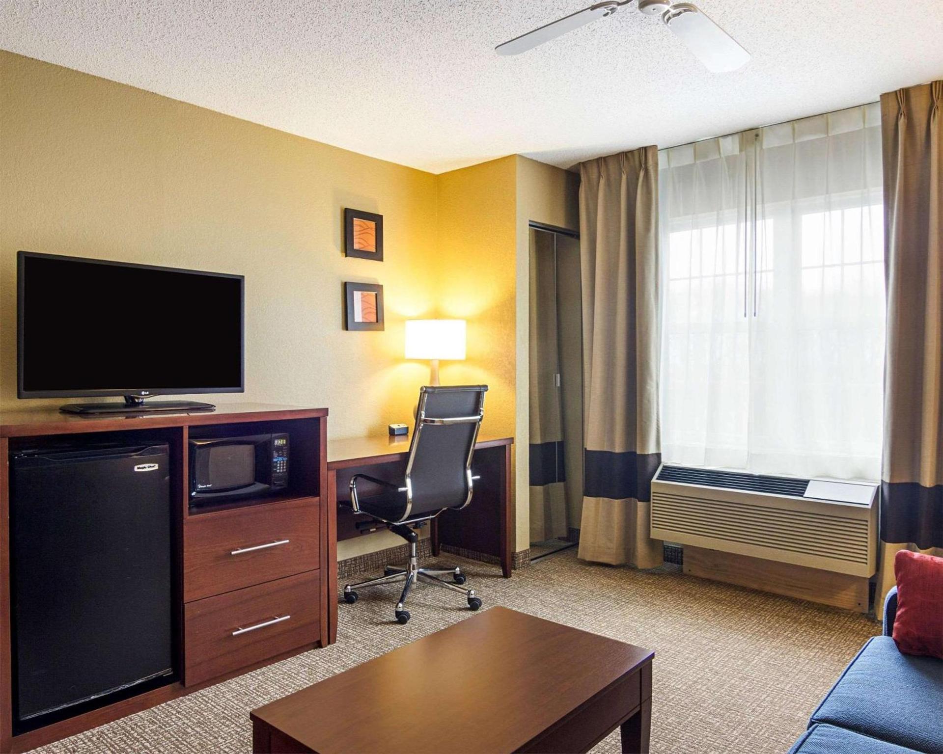 Comfort Inn & Suites Grafton-Cedarburg photo 17