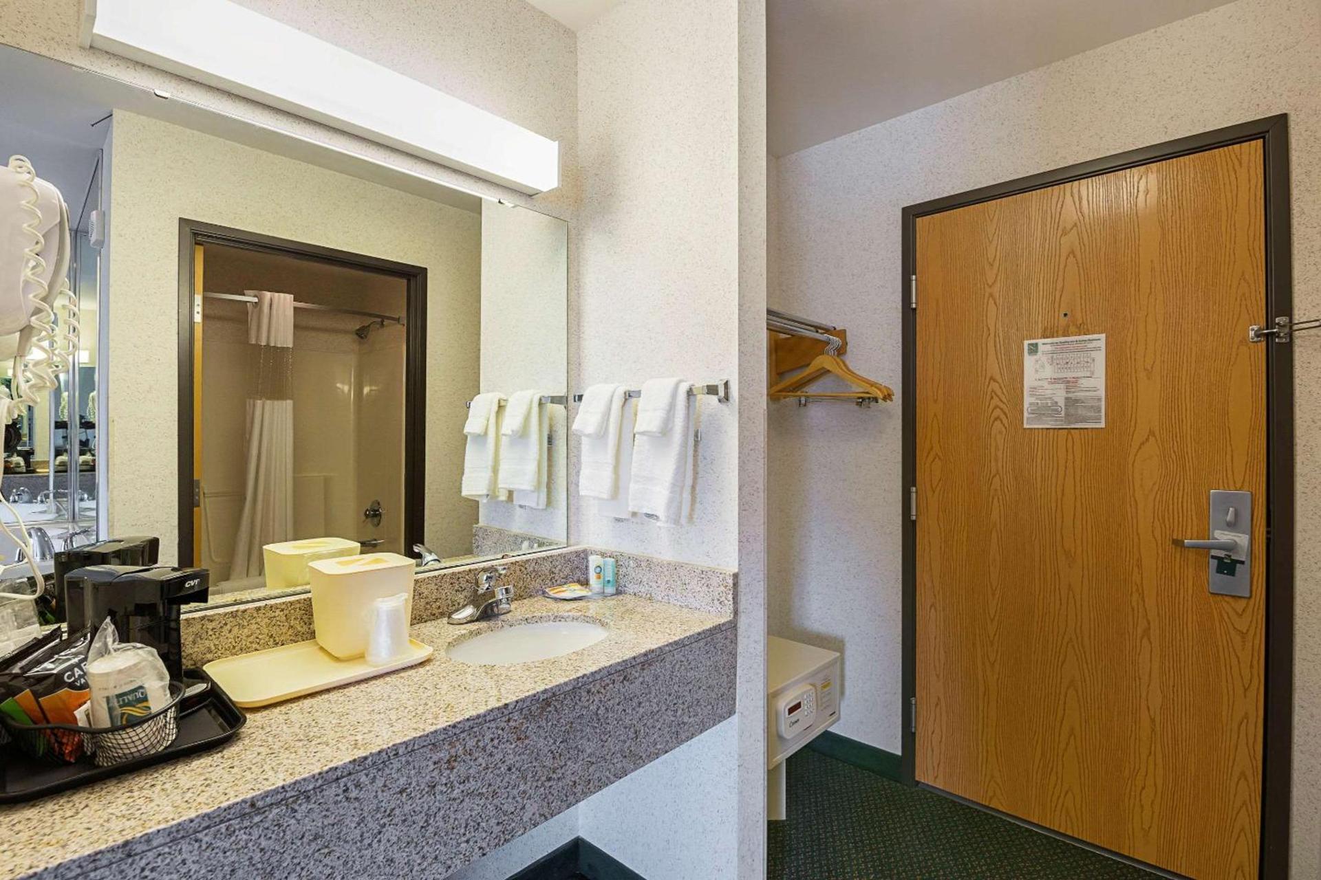 Quality Inn & Suites Belmont - Platteville photo 21