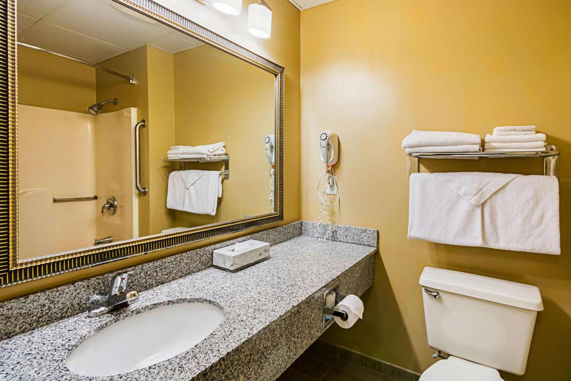 Quality Inn Fairmont photo 24
