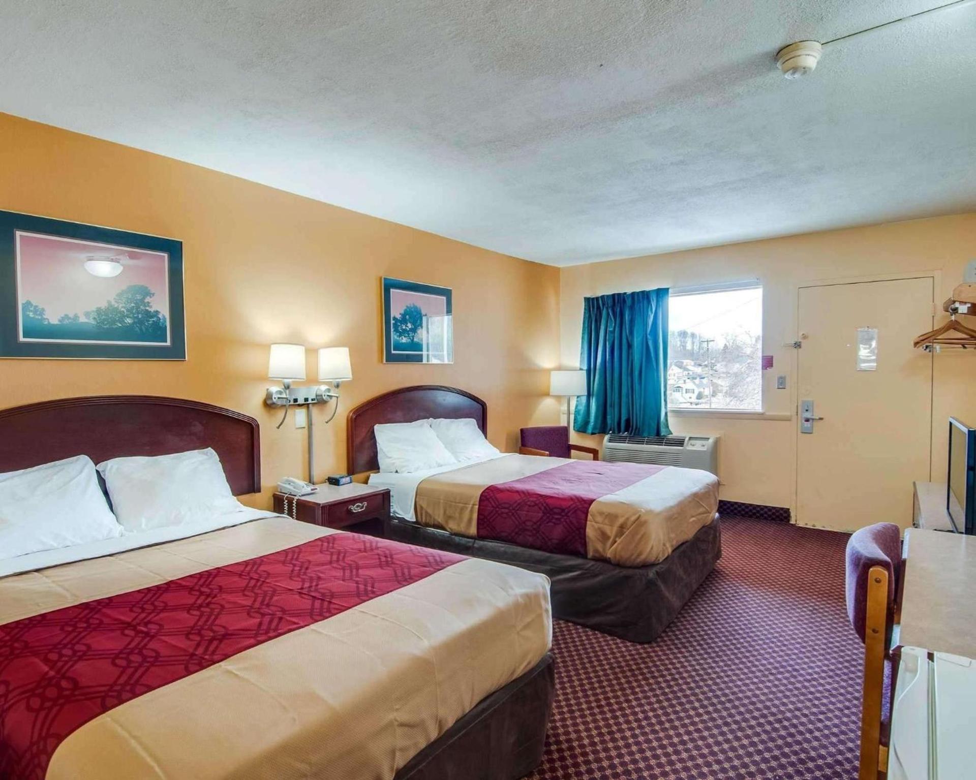 Econo Lodge Near Bluefield College photo 2