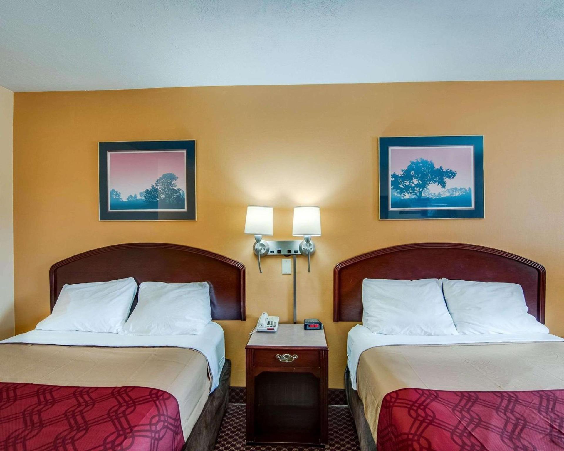 Econo Lodge Near Bluefield College photo 4