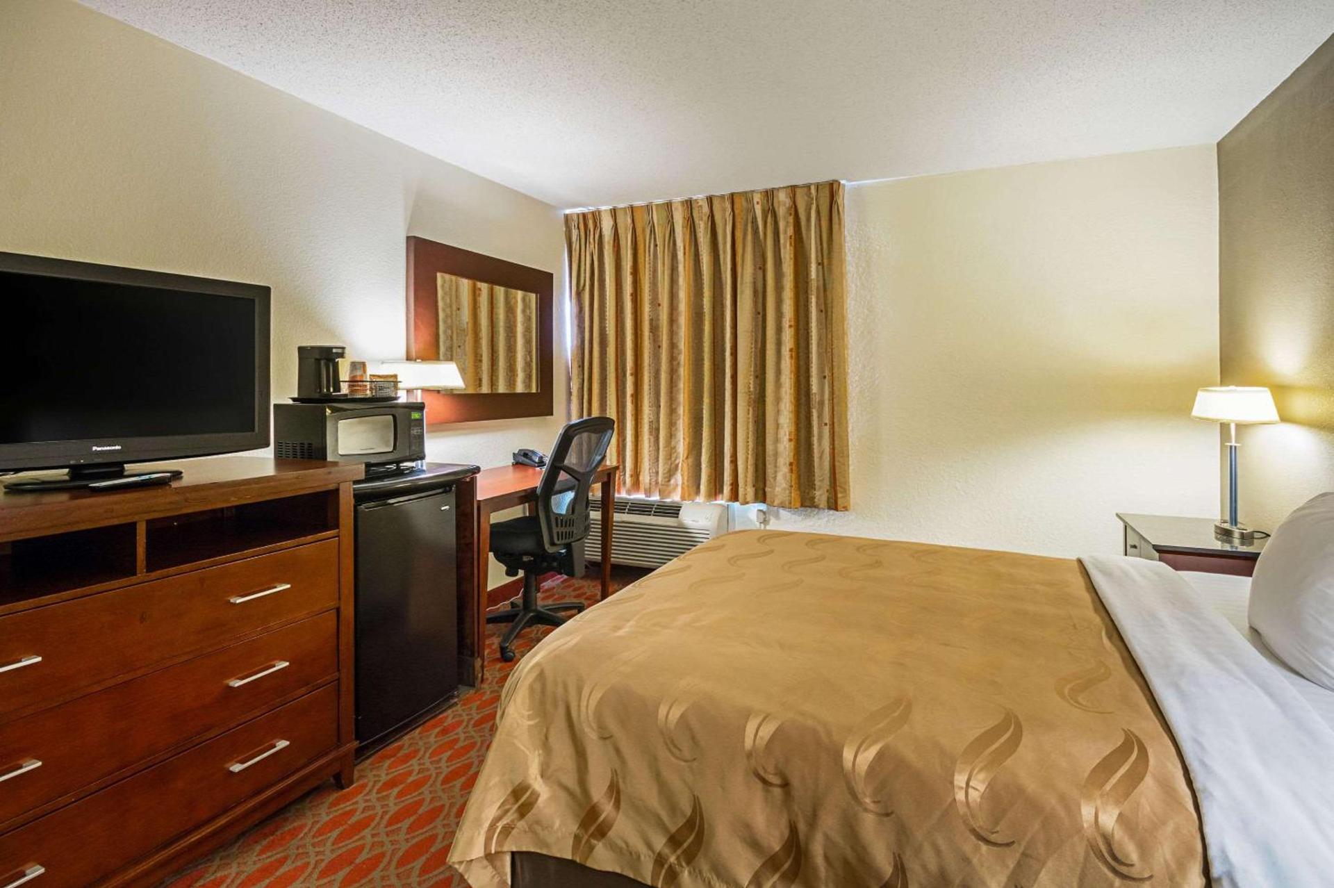 Quality Inn Fairmont photo 15