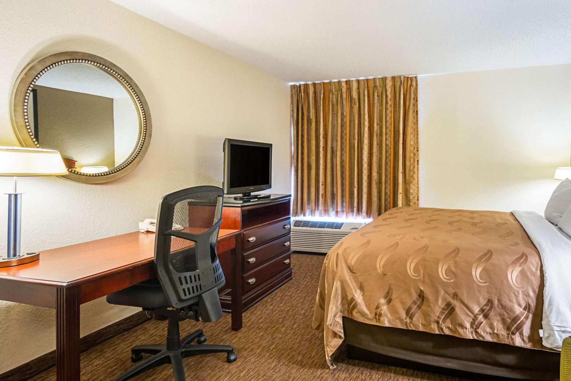 Quality Inn Fairmont photo 26