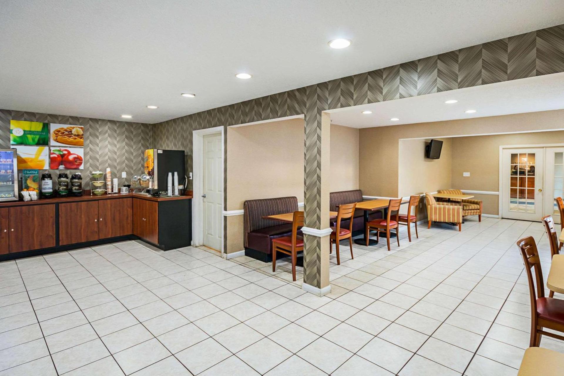 Quality Inn Fairmont photo 32