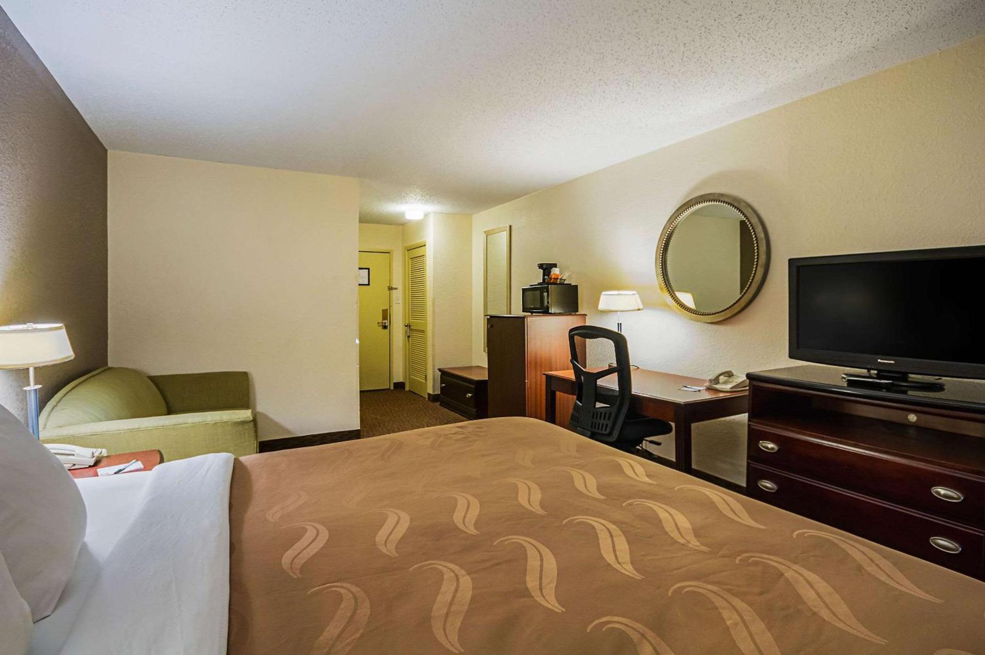 Quality Inn Fairmont photo 27