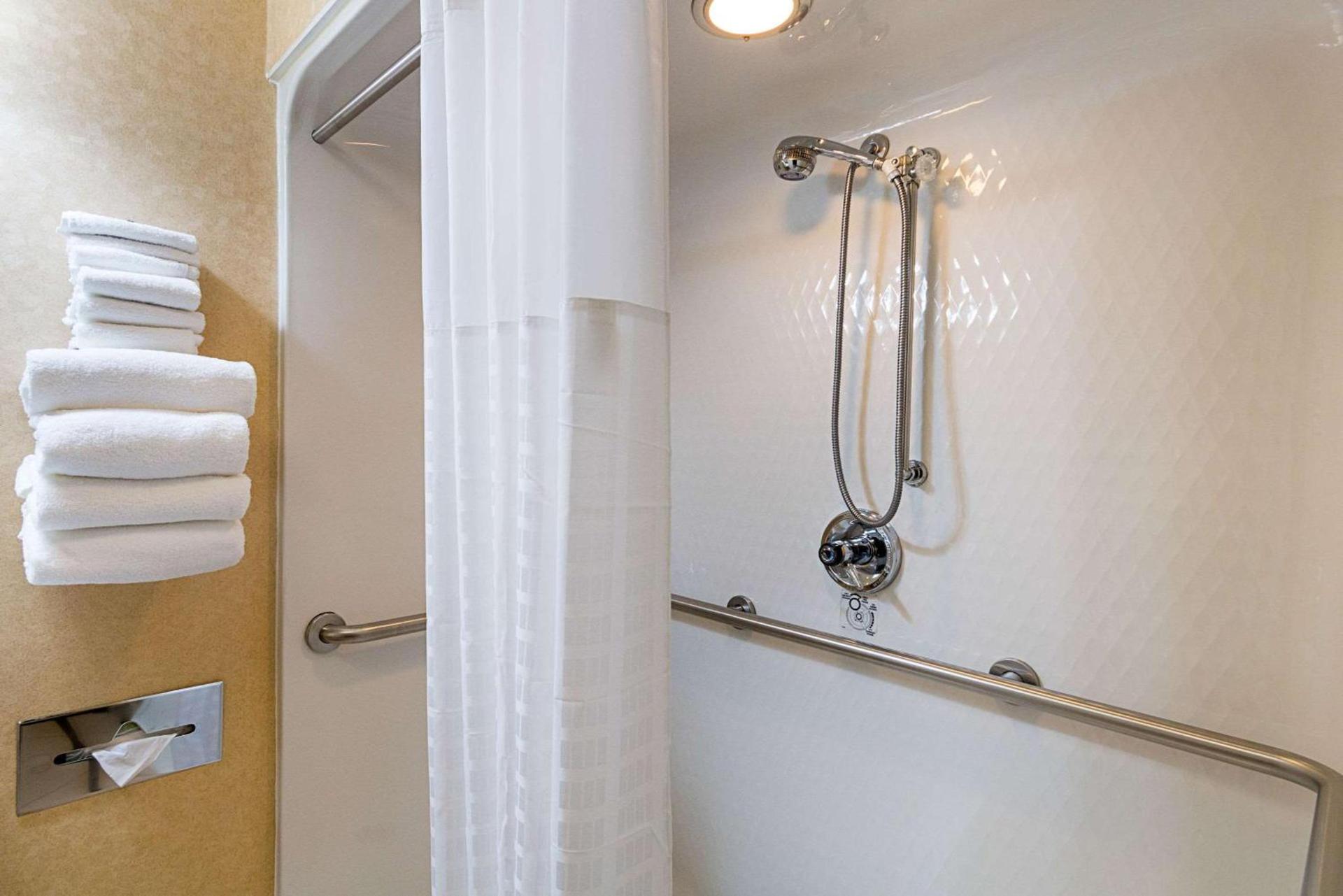 Quality Inn Parkersburg North-Vienna photo 22