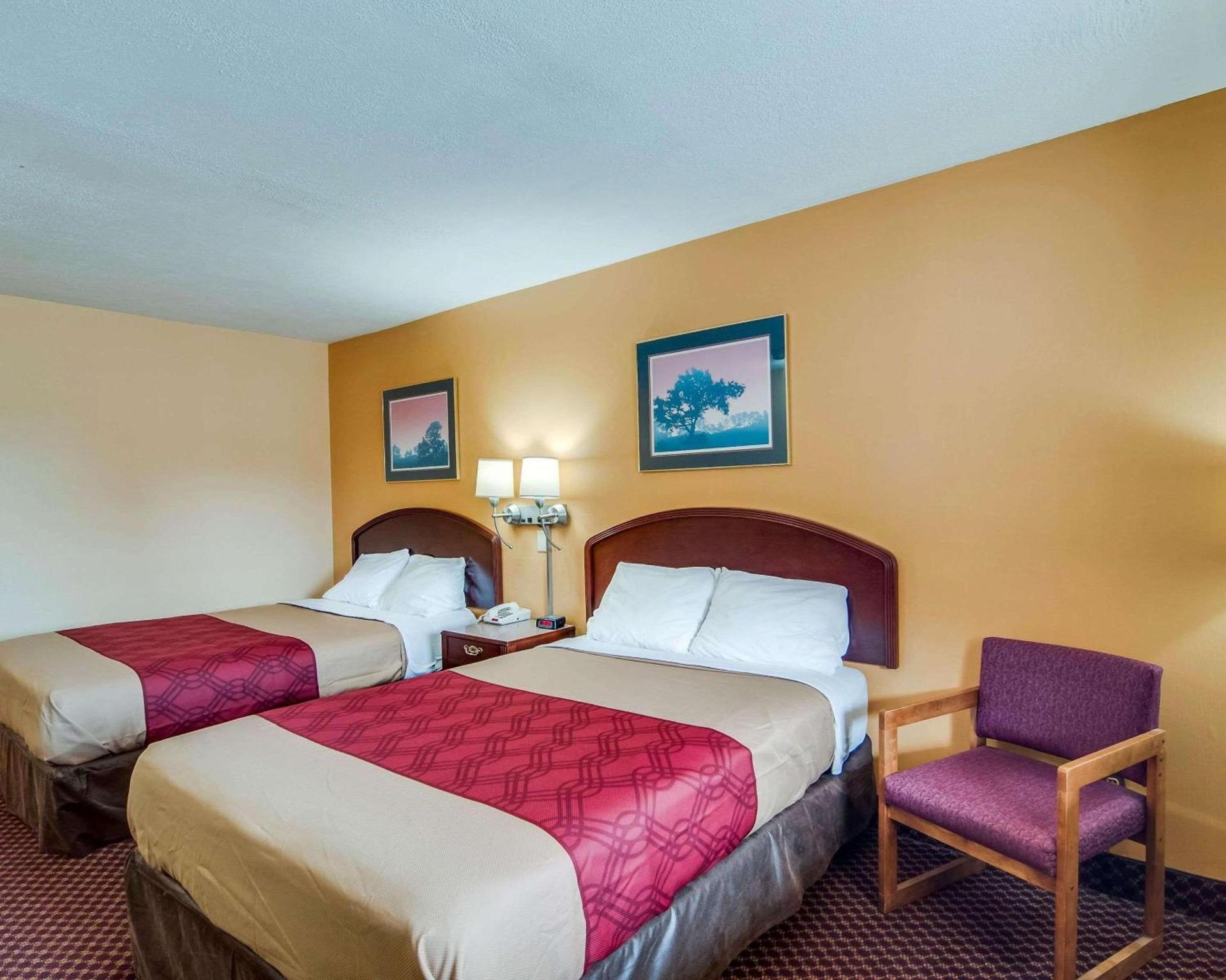 Econo Lodge Near Bluefield College photo 13