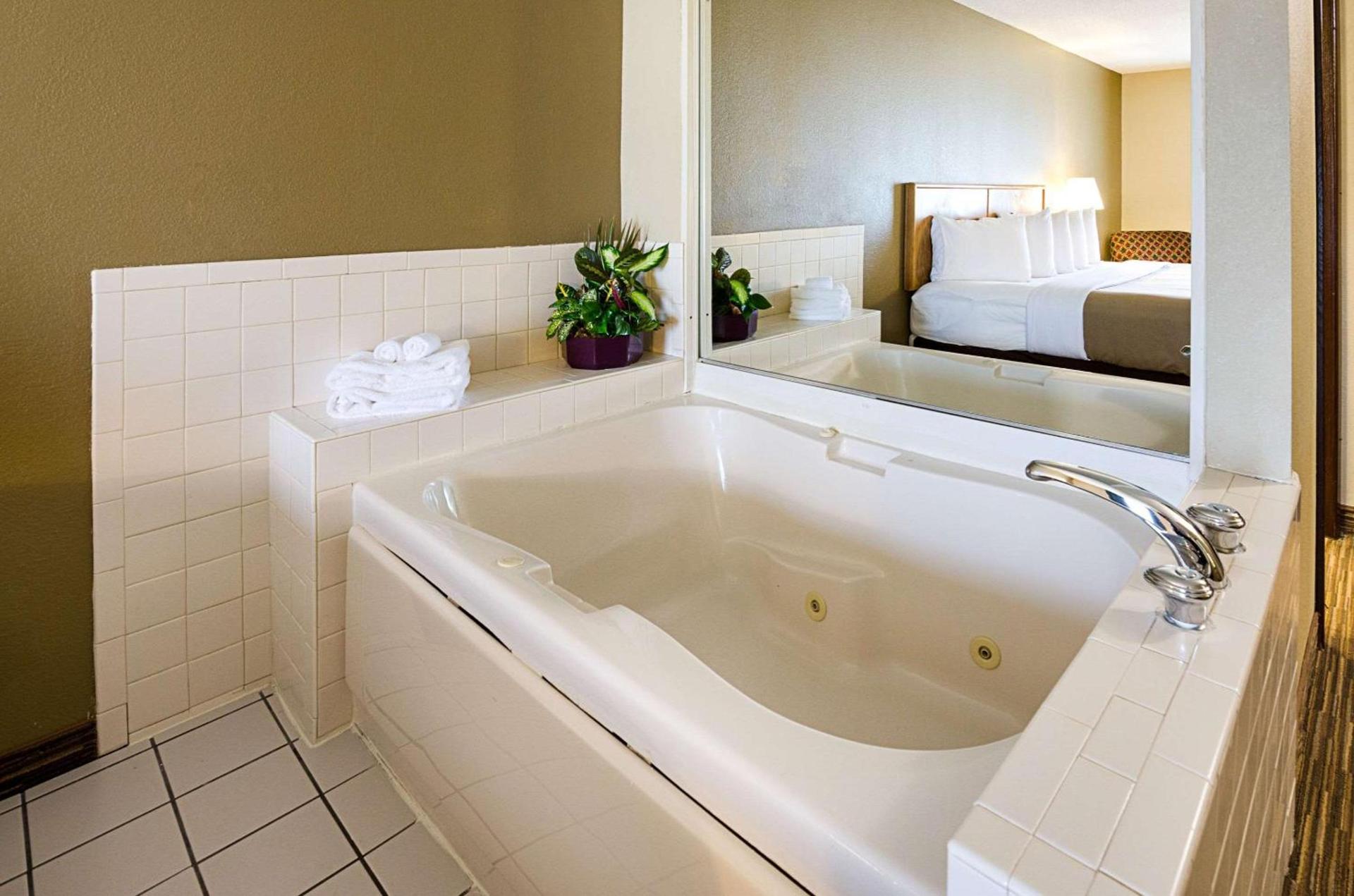Quality Inn Princeton photo 33