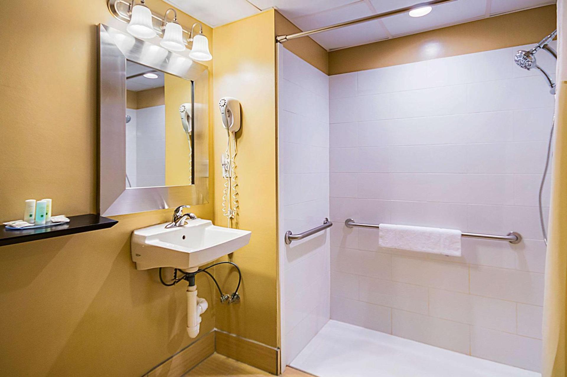 Quality Inn Fairmont photo 19