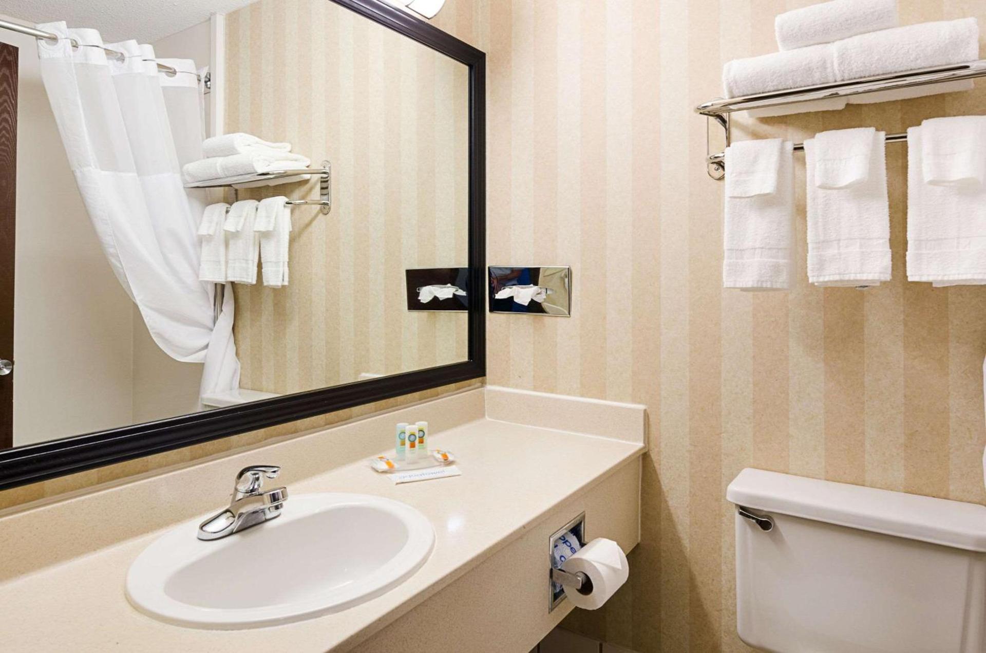 Quality Inn Princeton photo 31