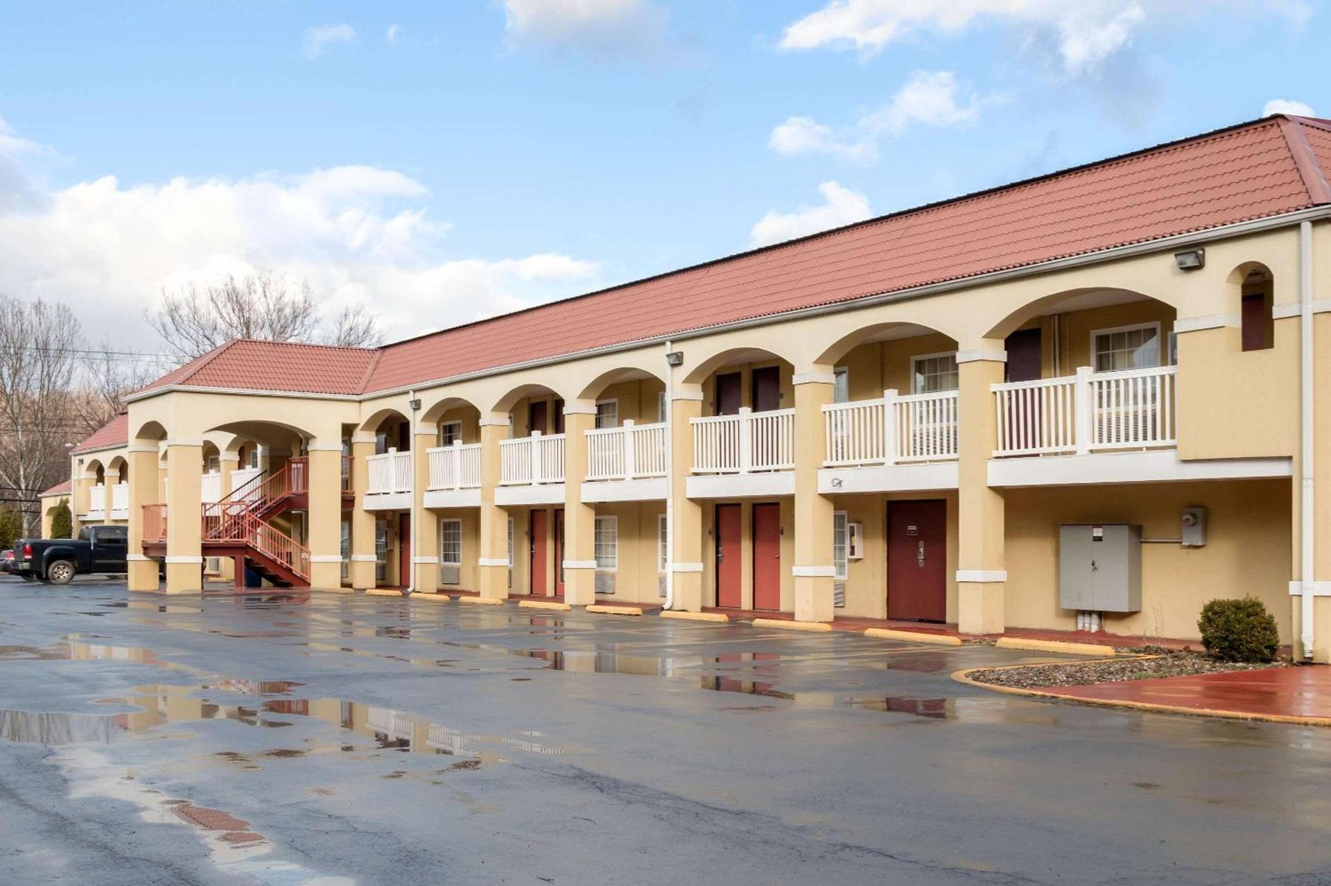 Econo Lodge Huntington - Barboursville University Area photo 22