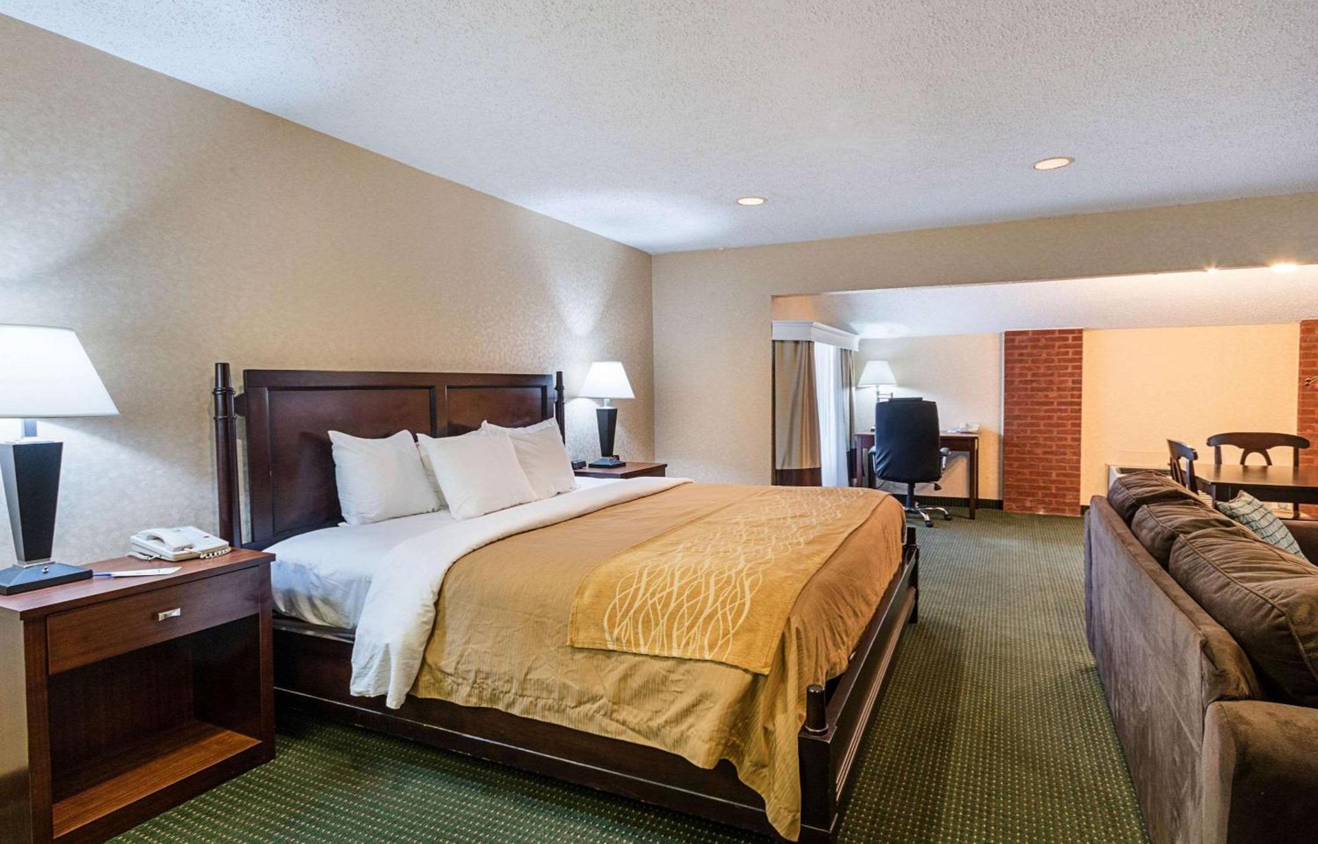 Quality Inn Parkersburg North-Vienna photo 5