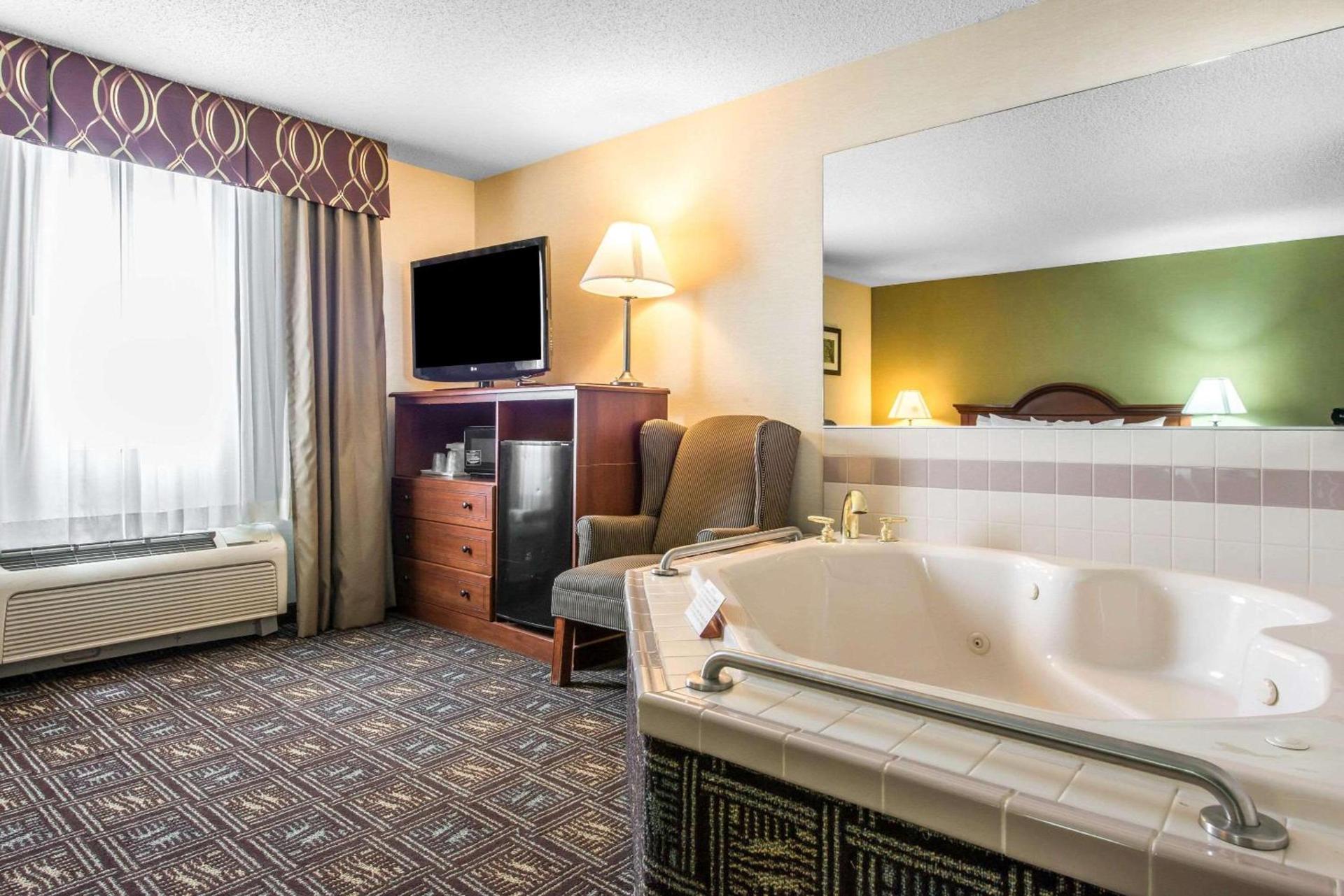 Comfort Inn Weirton - Steubenville photo 6