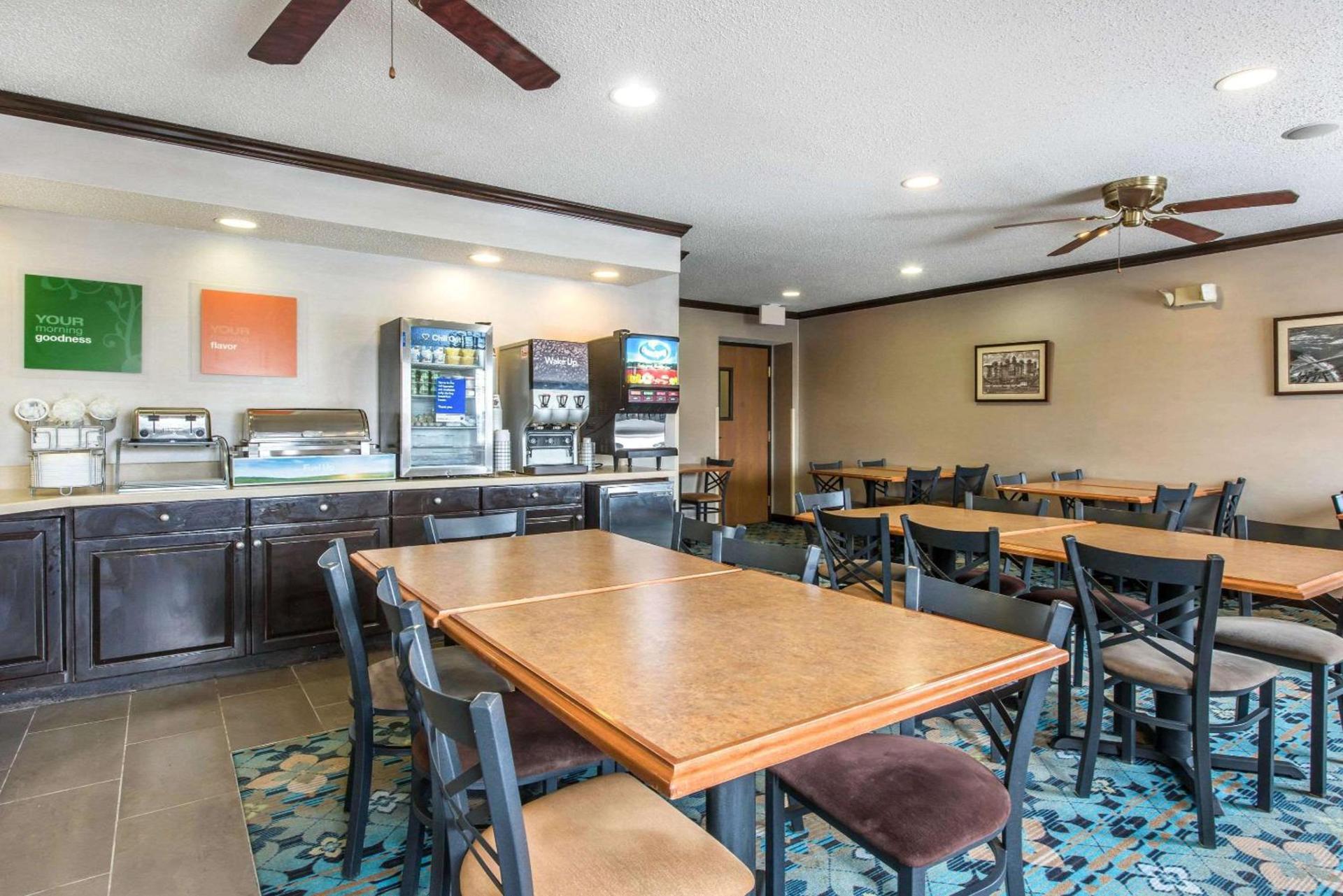 Comfort Inn Weirton - Steubenville photo 9