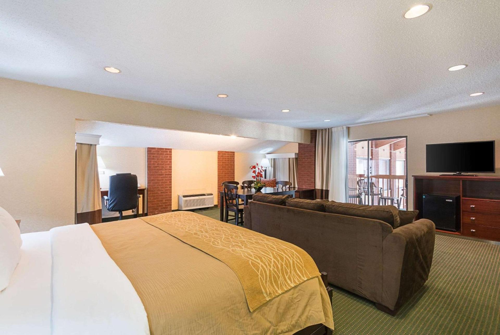 Quality Inn Parkersburg North-Vienna photo 17