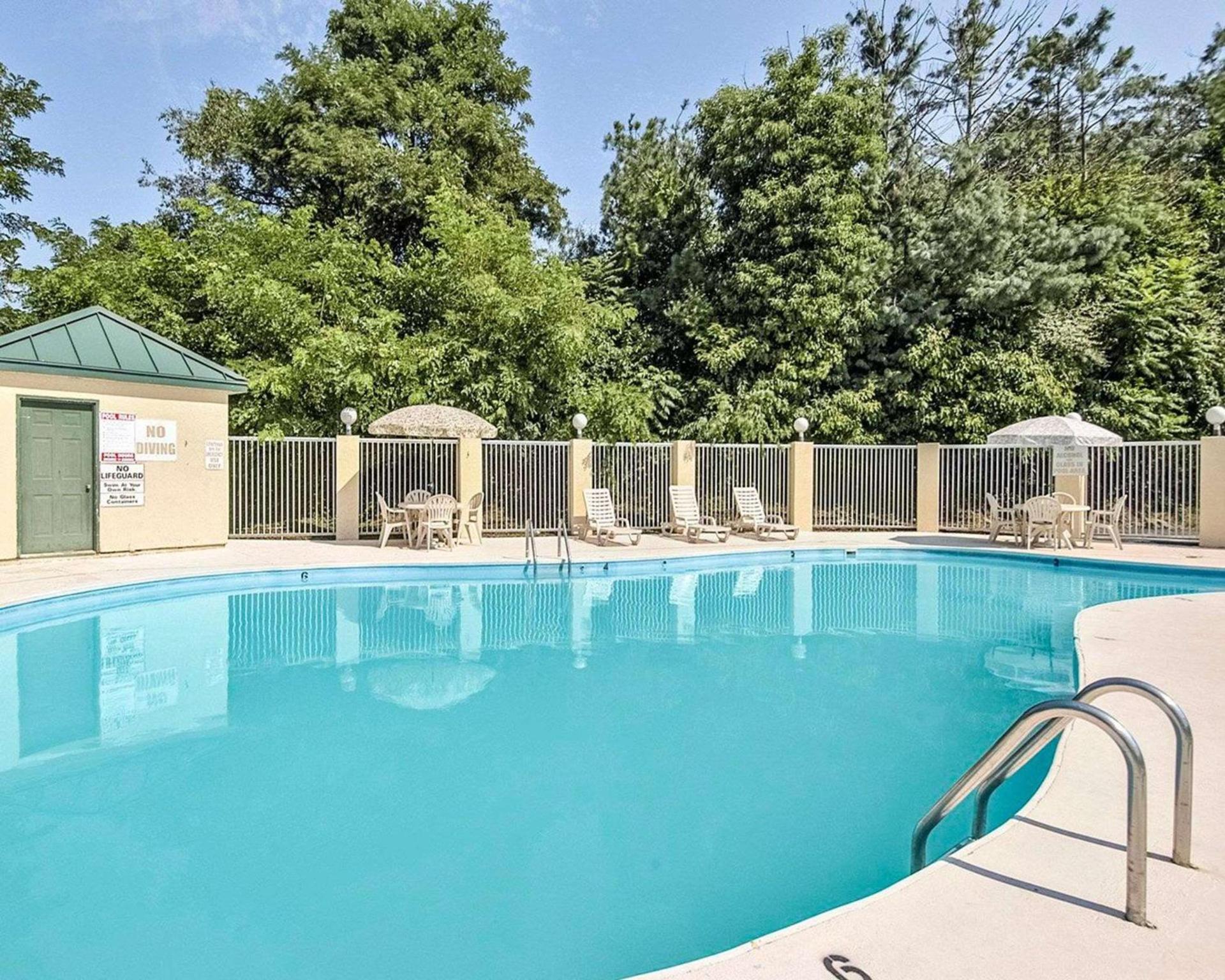 Clarion Pointe Beckley photo 20