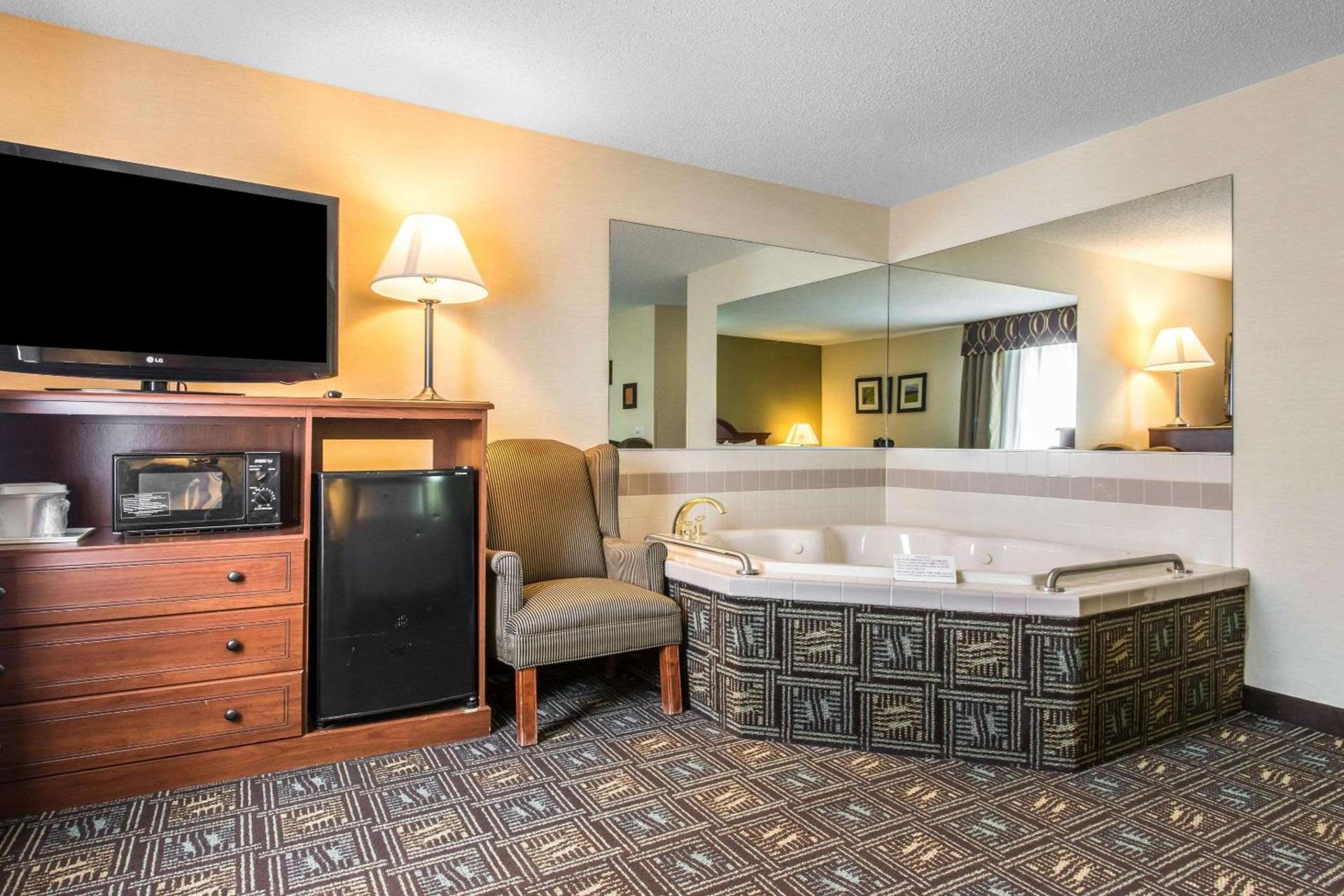 Comfort Inn Weirton - Steubenville photo 31
