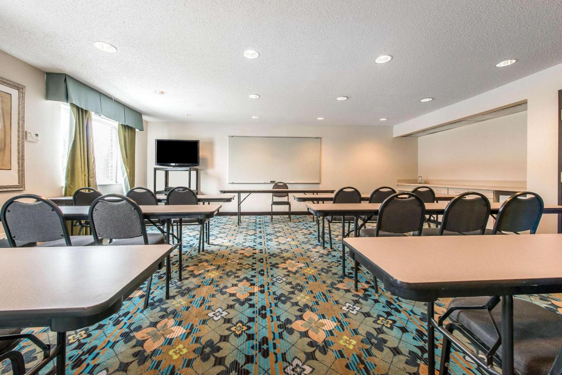 Comfort Inn Weirton - Steubenville photo 34