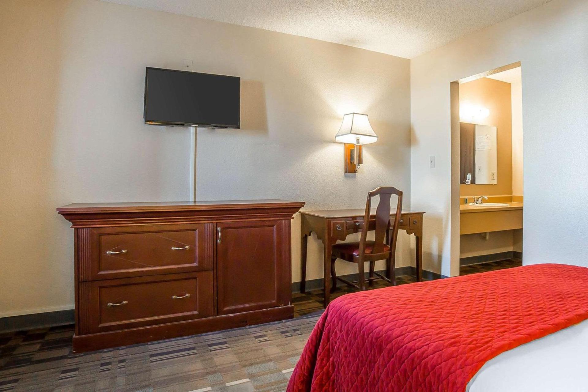 Rodeway Inn Cheyenne I-80 East photo 4